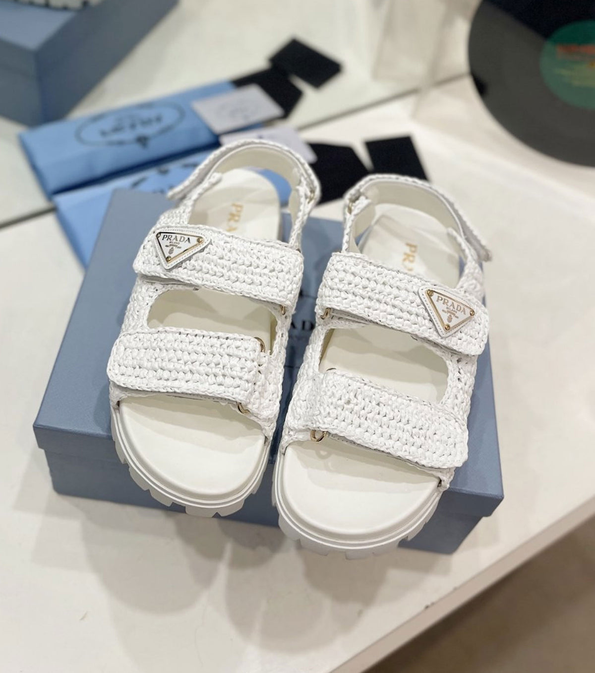 Logo-Plaque sandals