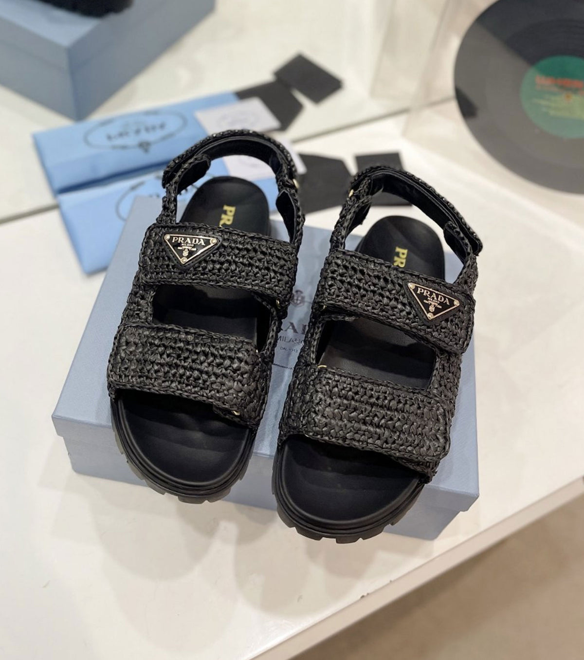 Logo-Plaque sandals