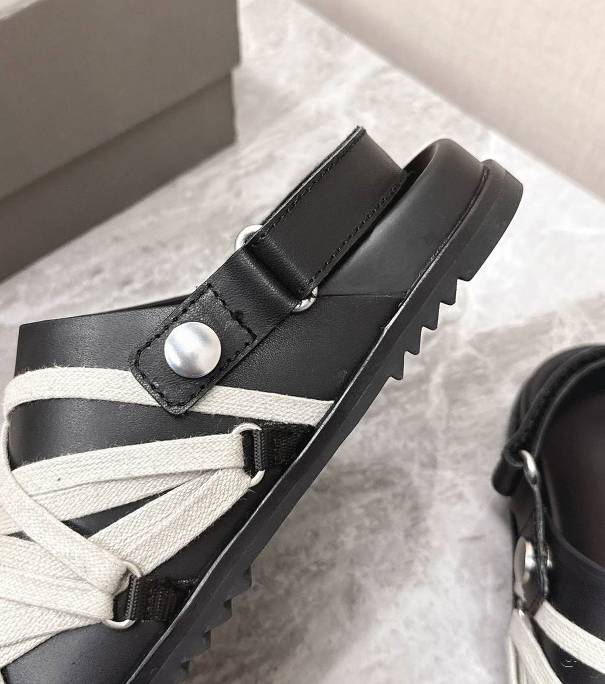 HOLLYWOOD MEGALACED MULE