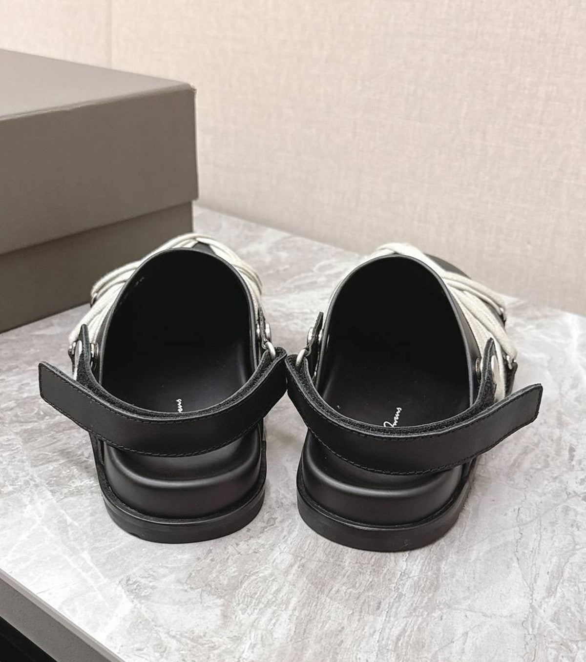 HOLLYWOOD MEGALACED MULE