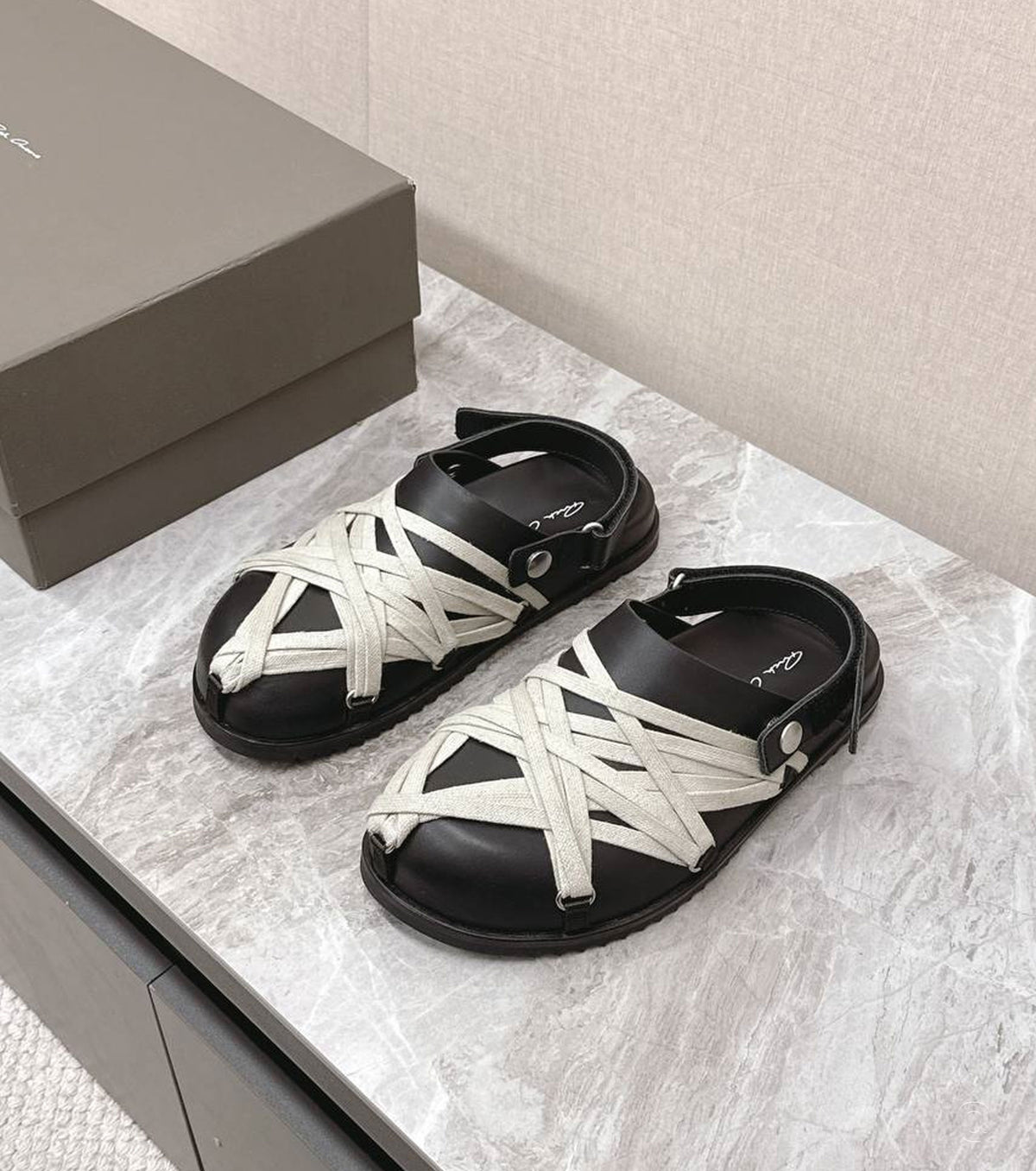 HOLLYWOOD MEGALACED MULE