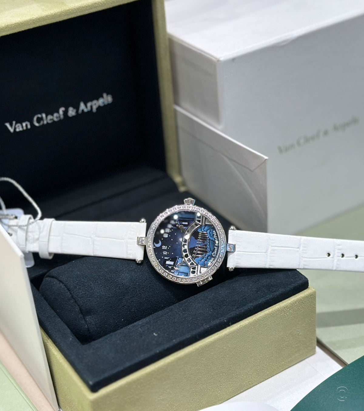 Часовник Lady Arpels Pont des Amoureux