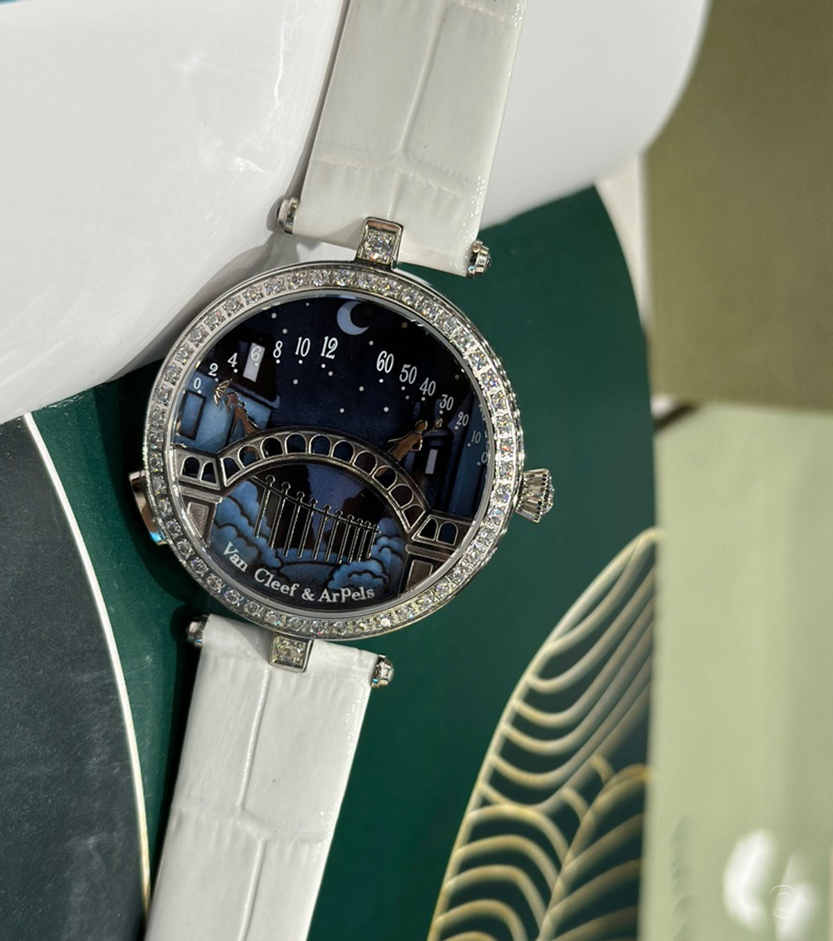 Часовник Lady Arpels Pont des Amoureux