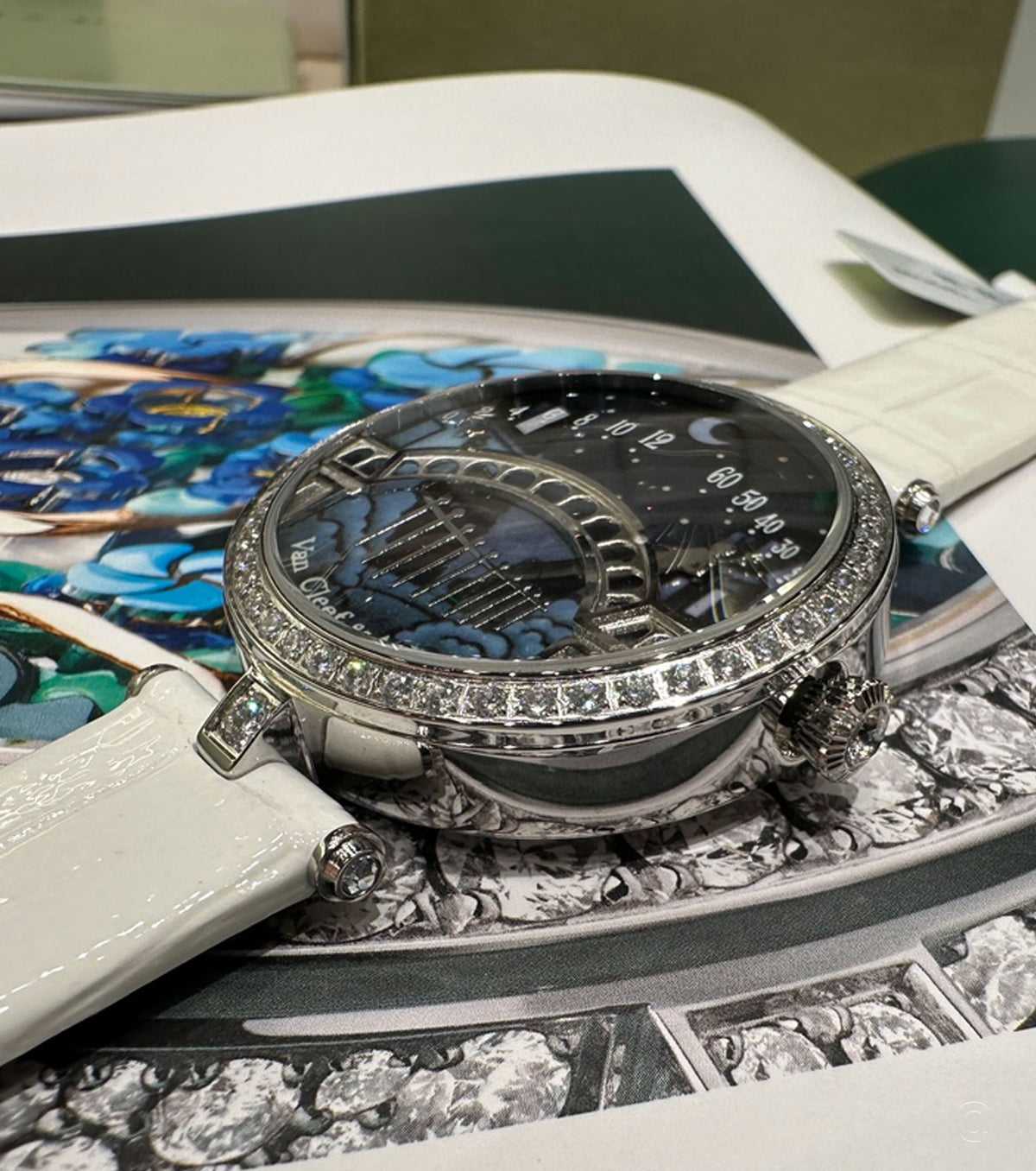 Часовник Lady Arpels Pont des Amoureux