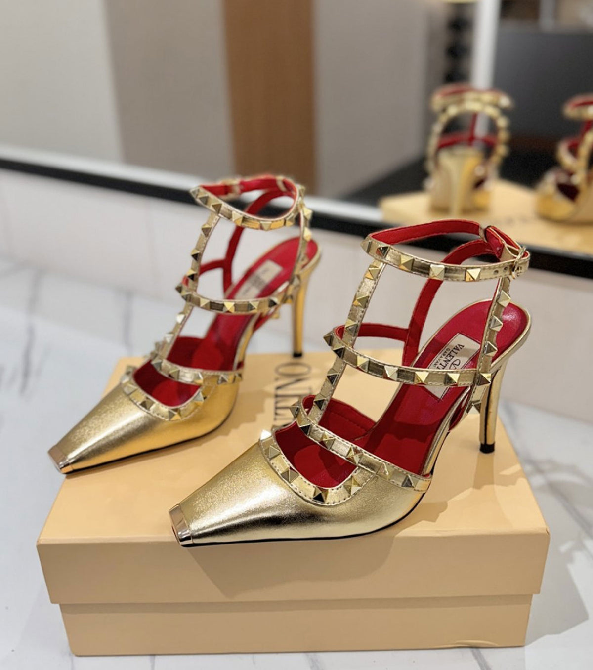 Rockstud Leather Pumps