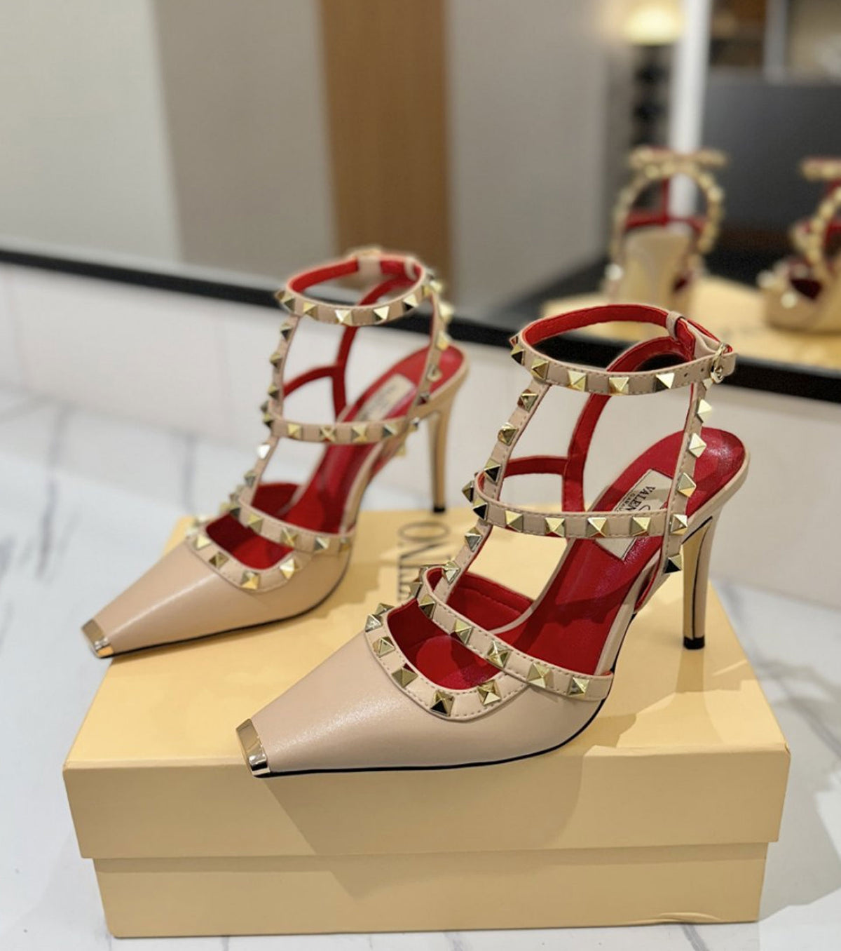 Rockstud Leather Pumps