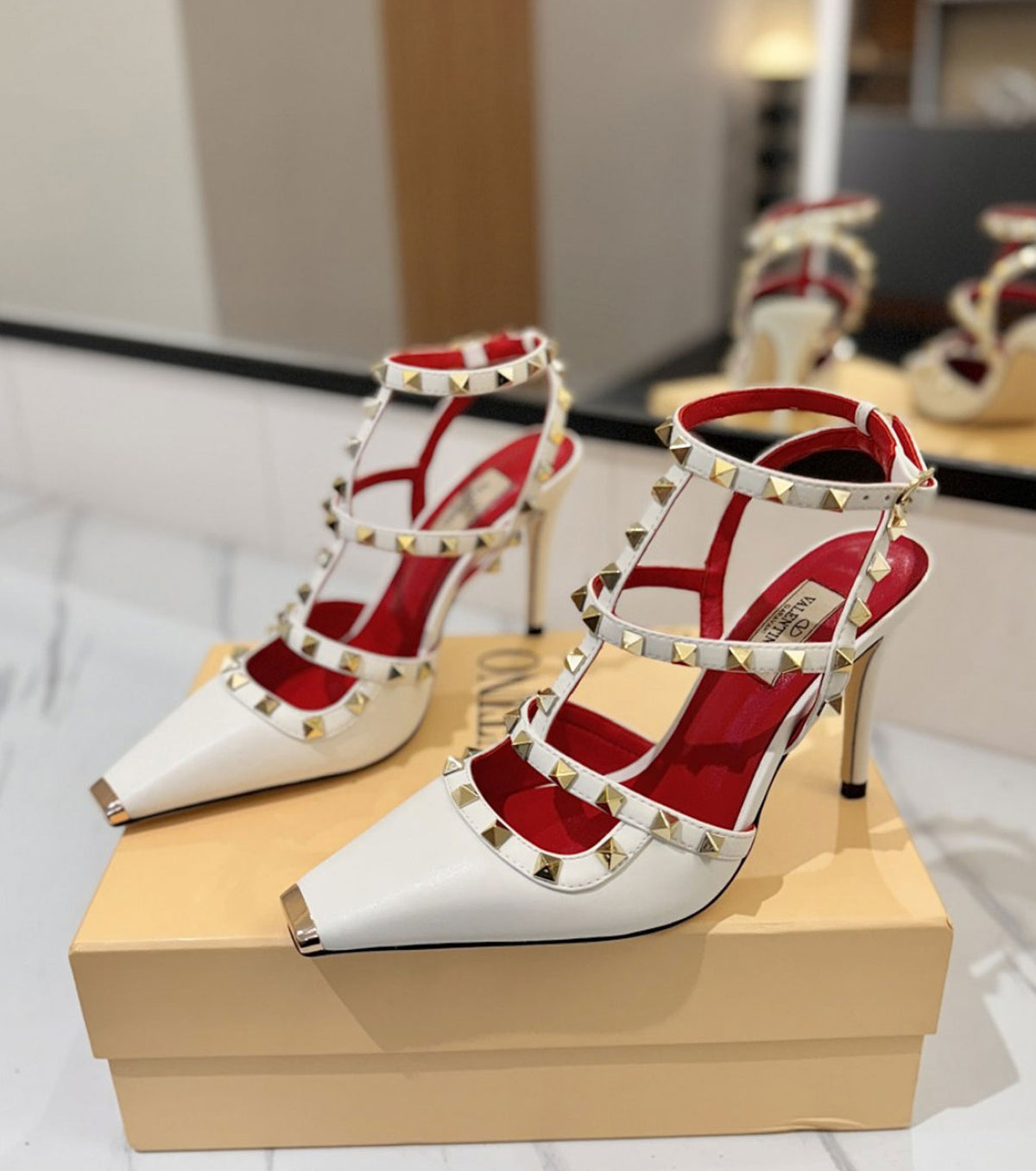 Rockstud Leather Pumps