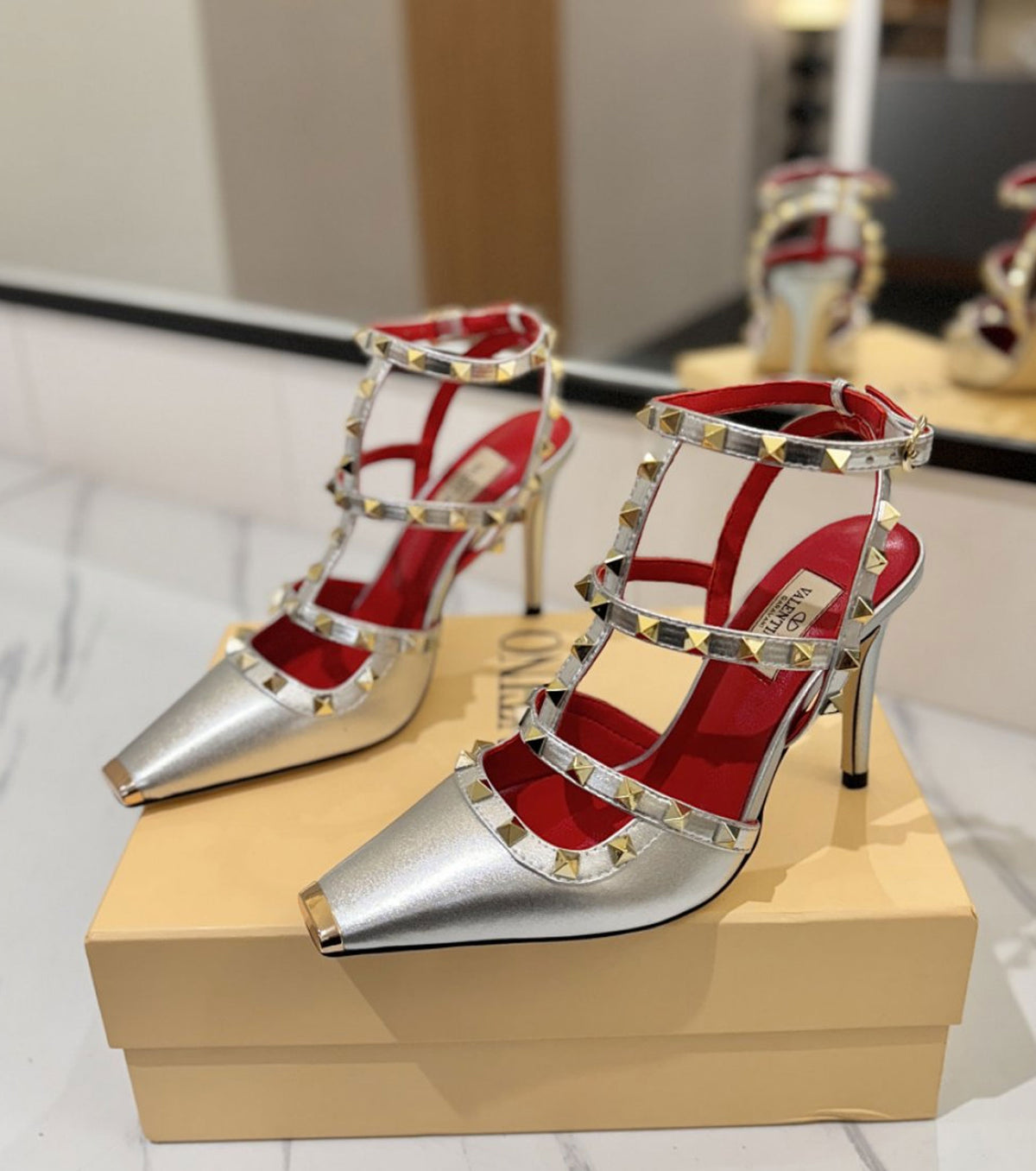 Rockstud Leather Pumps