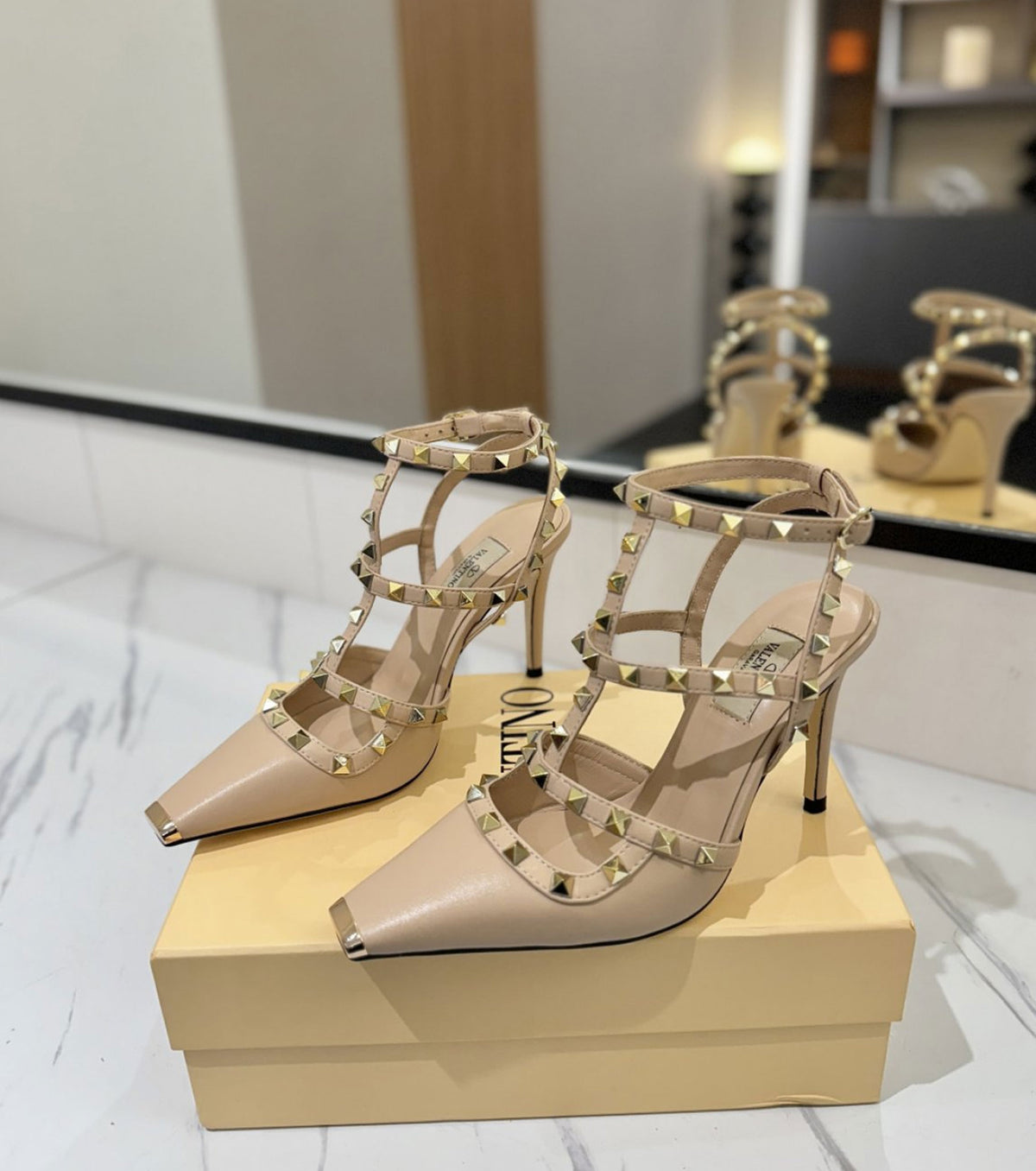 Rockstud Leather Pumps