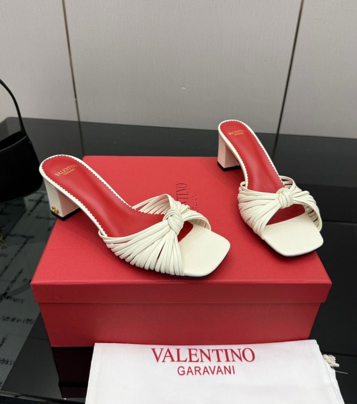 Annet Sandals