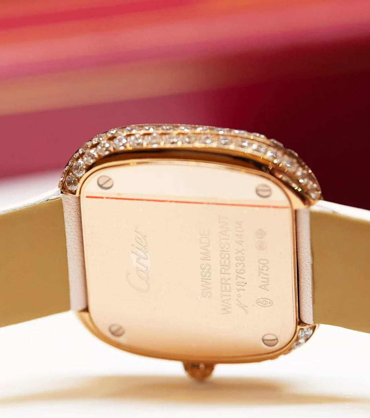 Часовник Coussin de Cartier