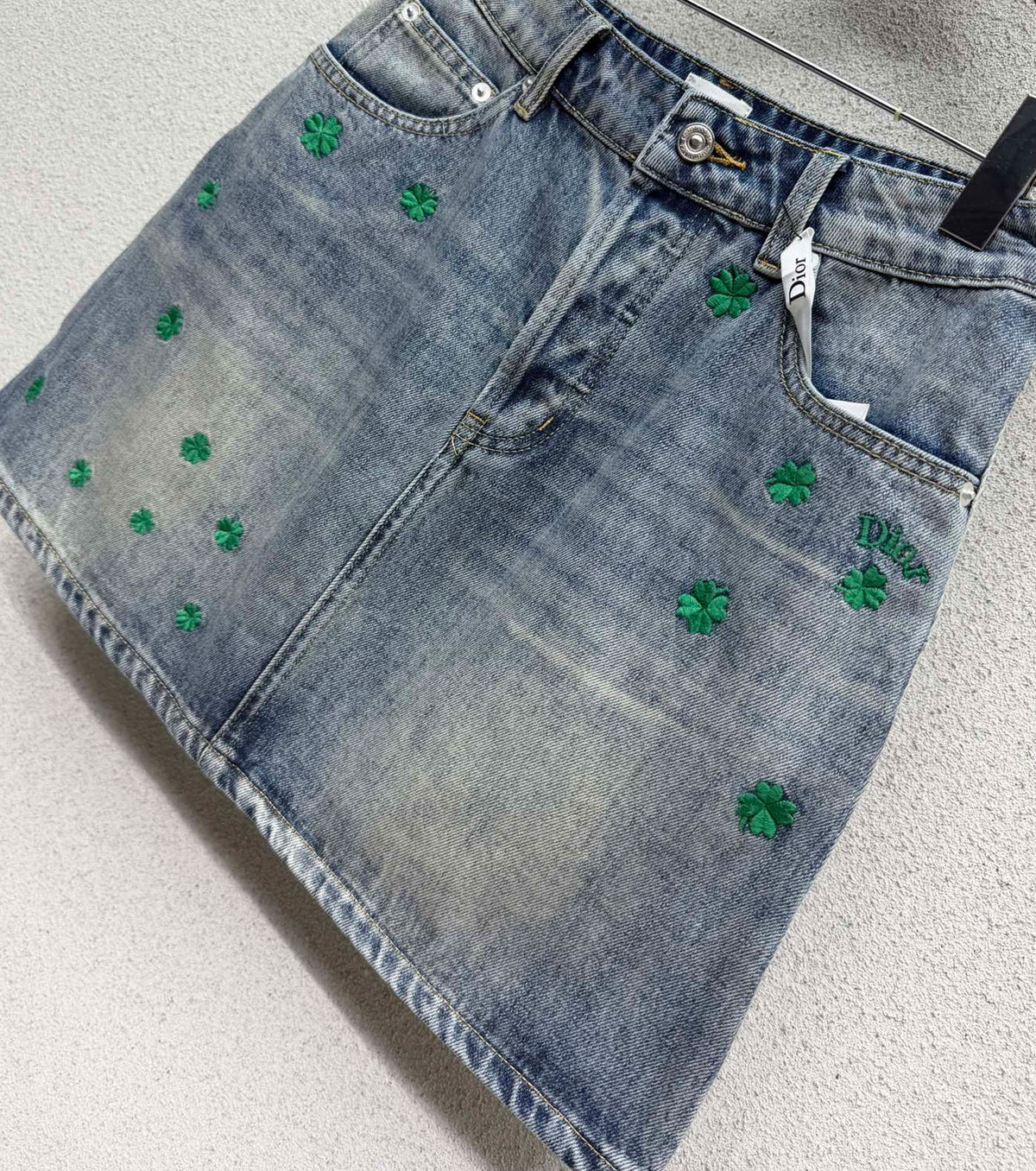 Бродирана пола от деним