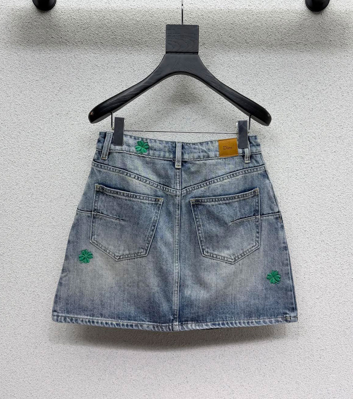 Бродирана пола от деним