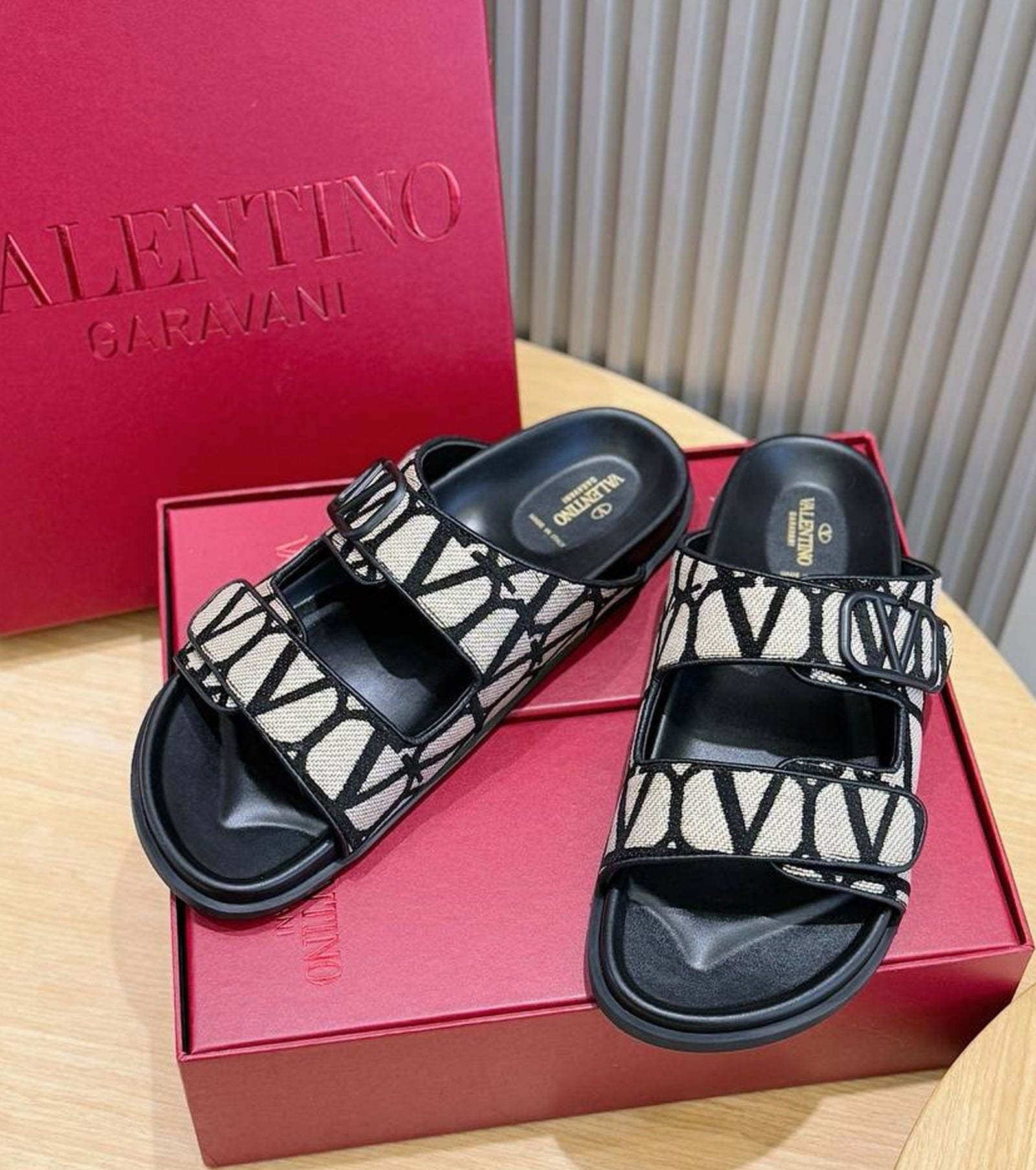 VLogo Toile Iconographe double-strap sandals