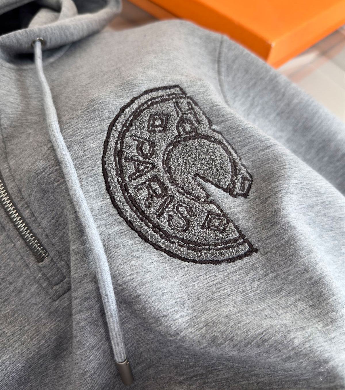 Мъжки суичър с качулка