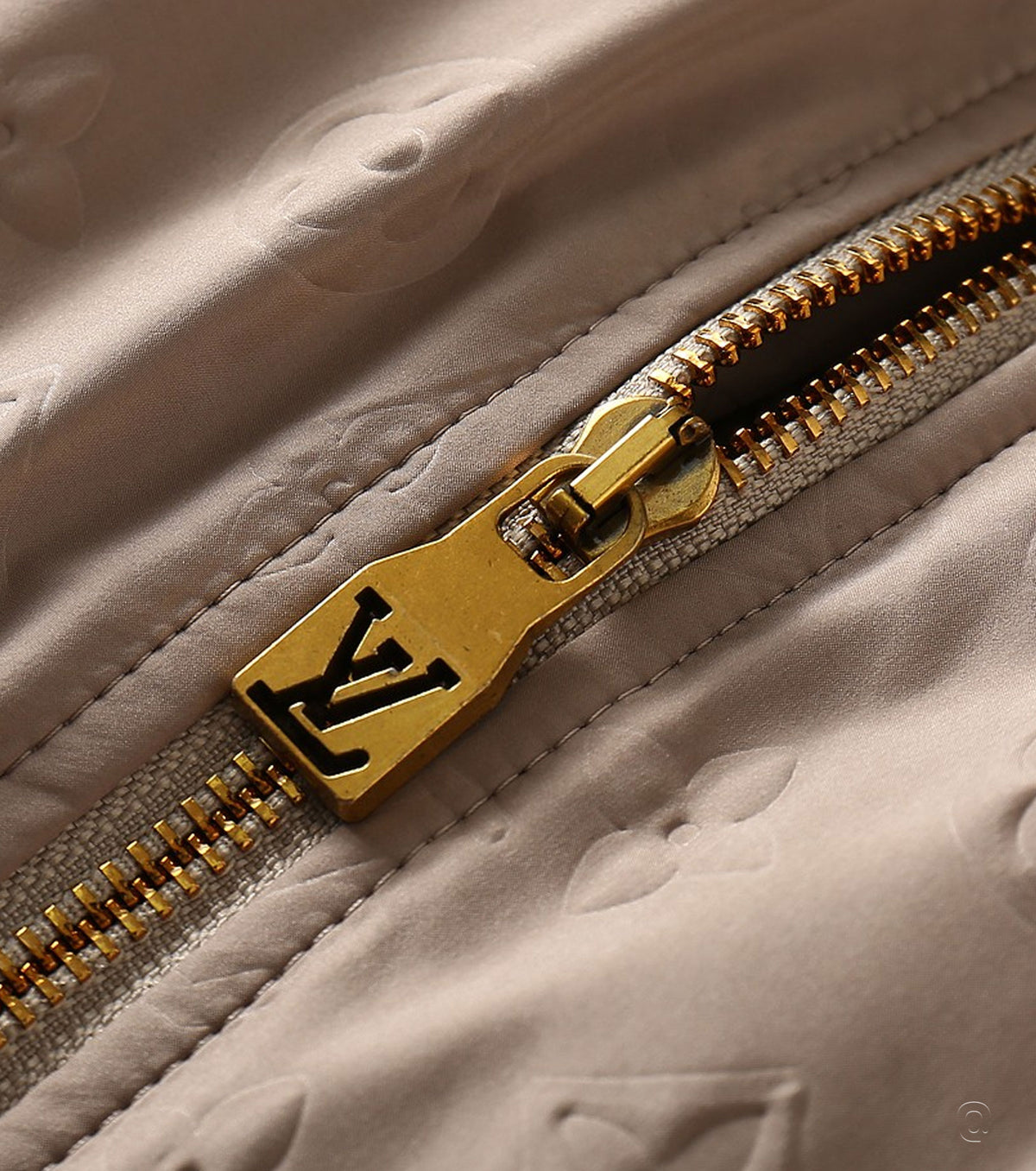 Мъжко монограм пухено яке