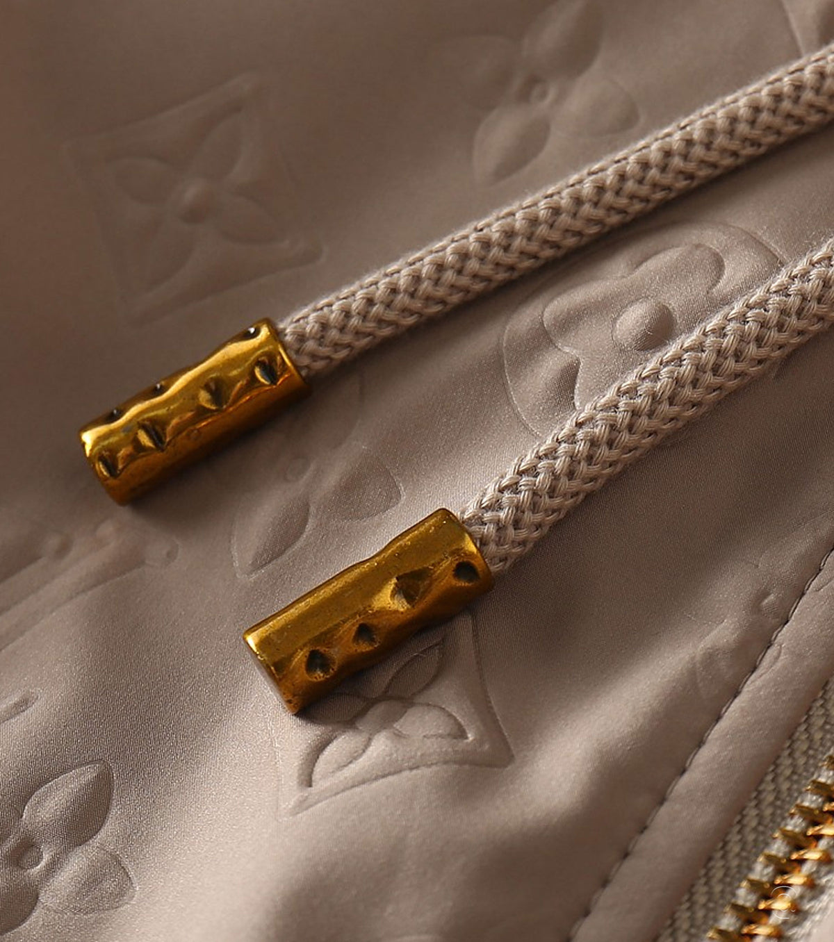 Мъжко монограм пухено яке