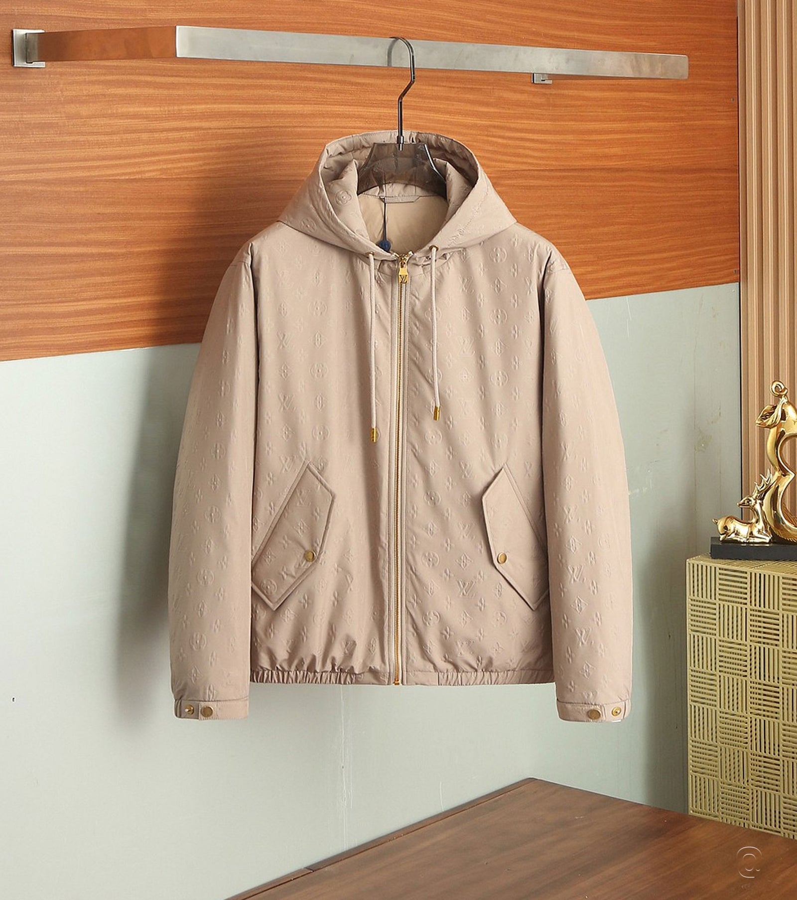 Мъжко монограм пухено яке