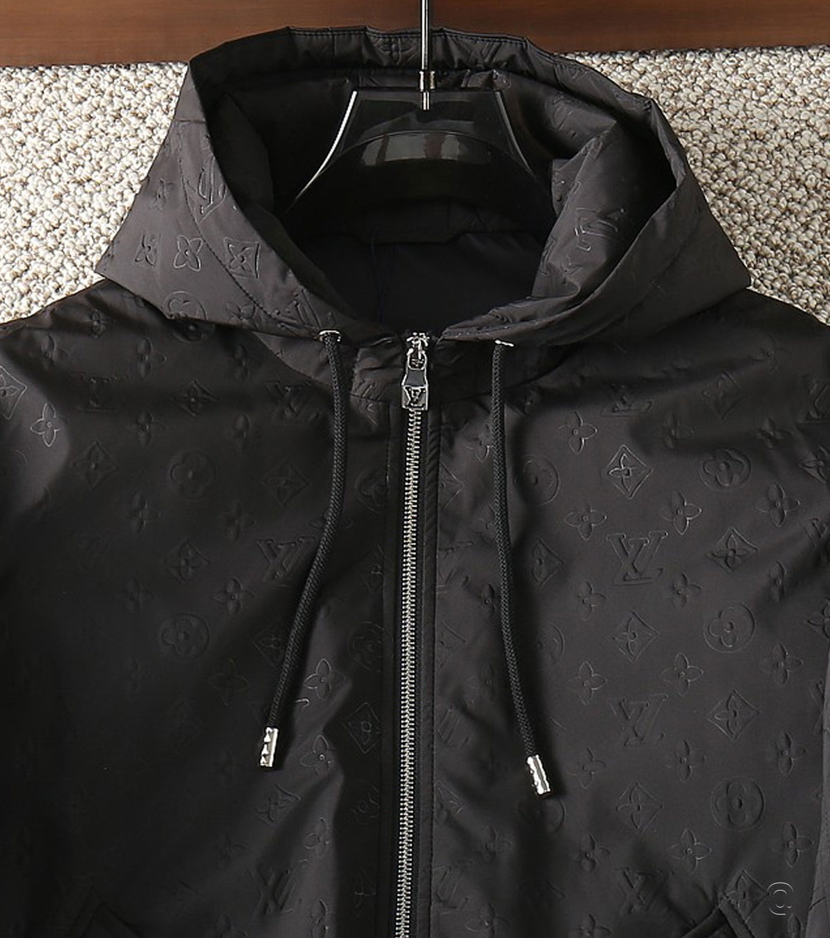 Мъжко монограм пухено яке