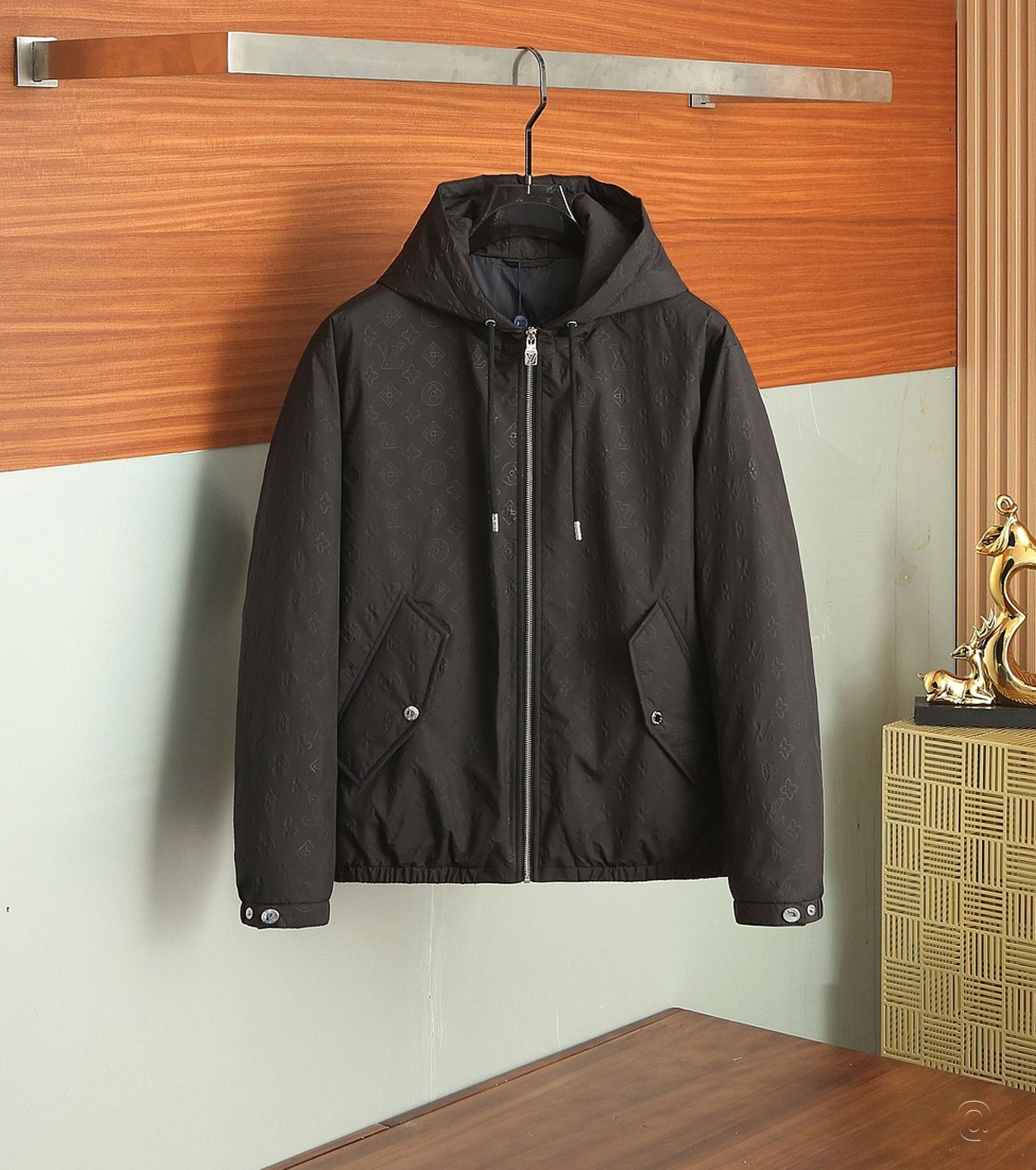 Мъжко монограм пухено яке