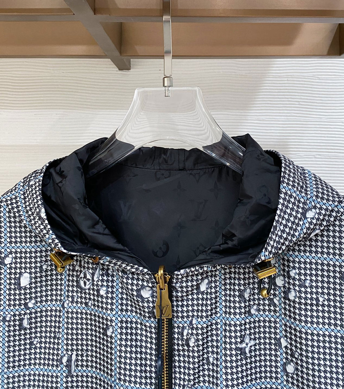 Двулицева ветровка