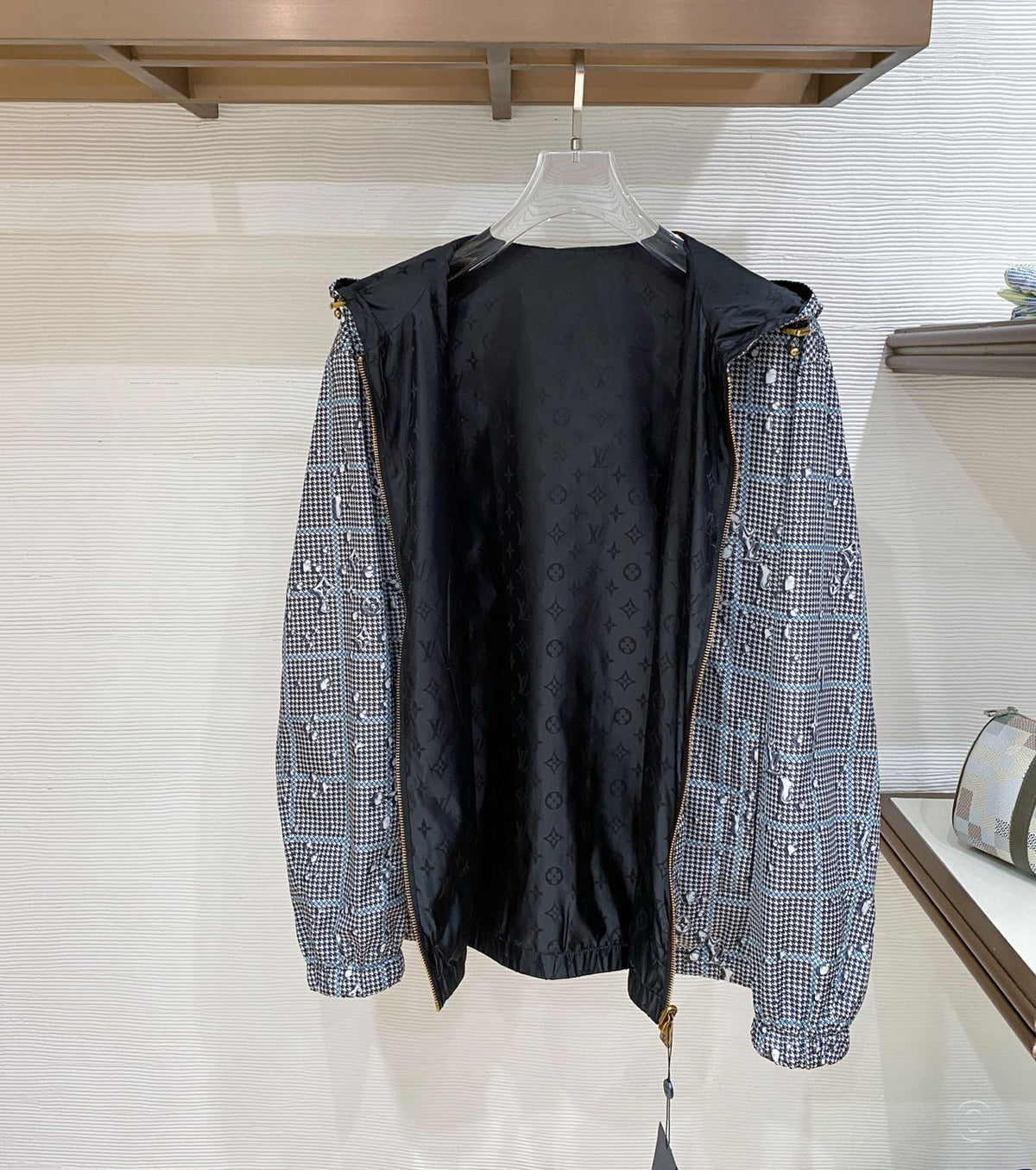 Двулицева ветровка