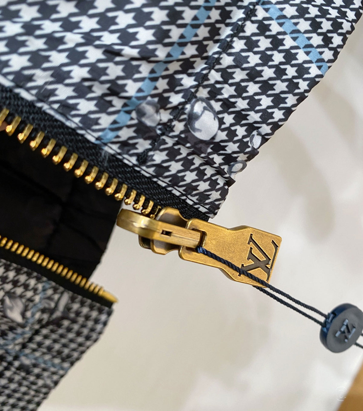 Двулицева ветровка