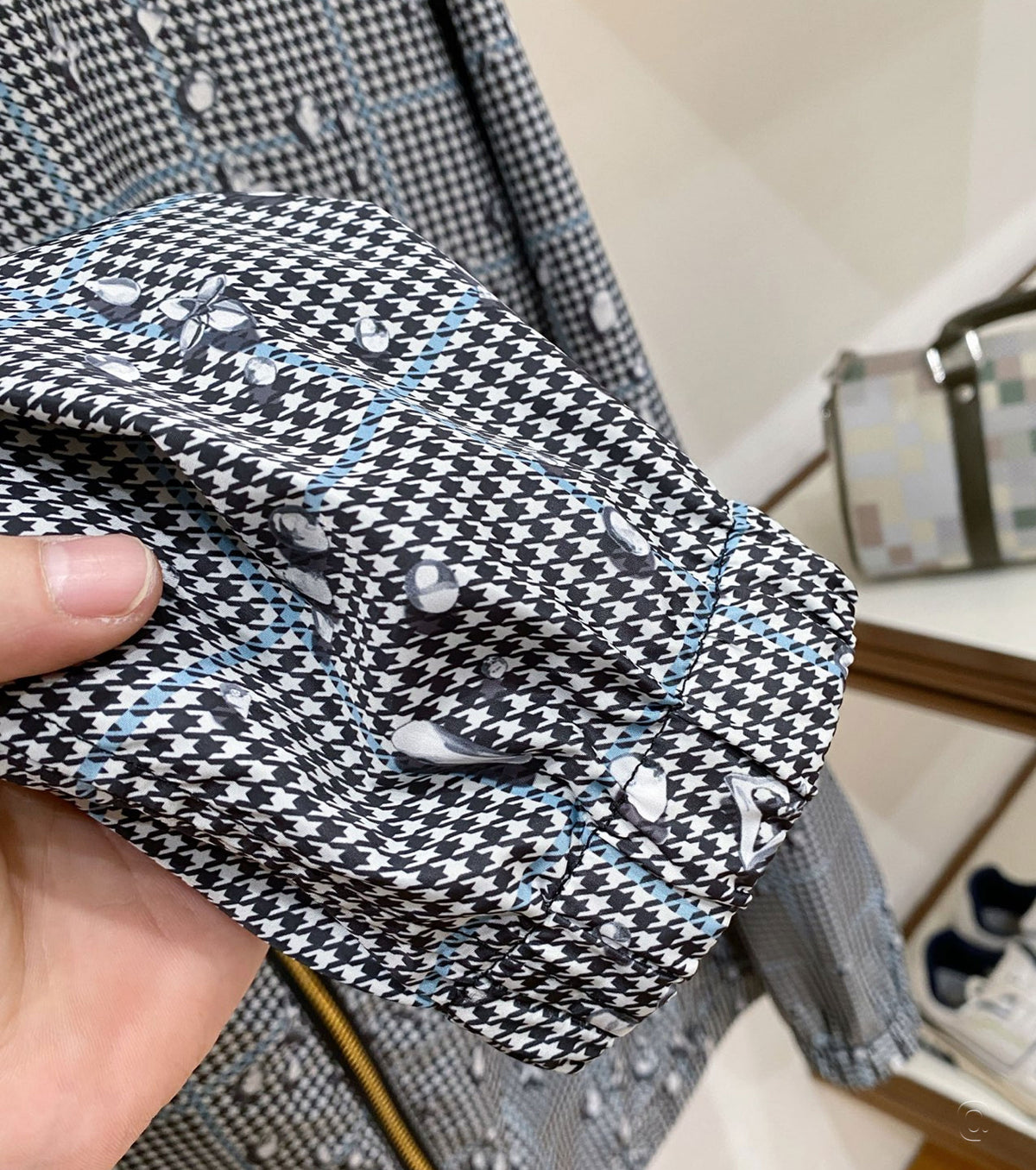 Двулицева ветровка