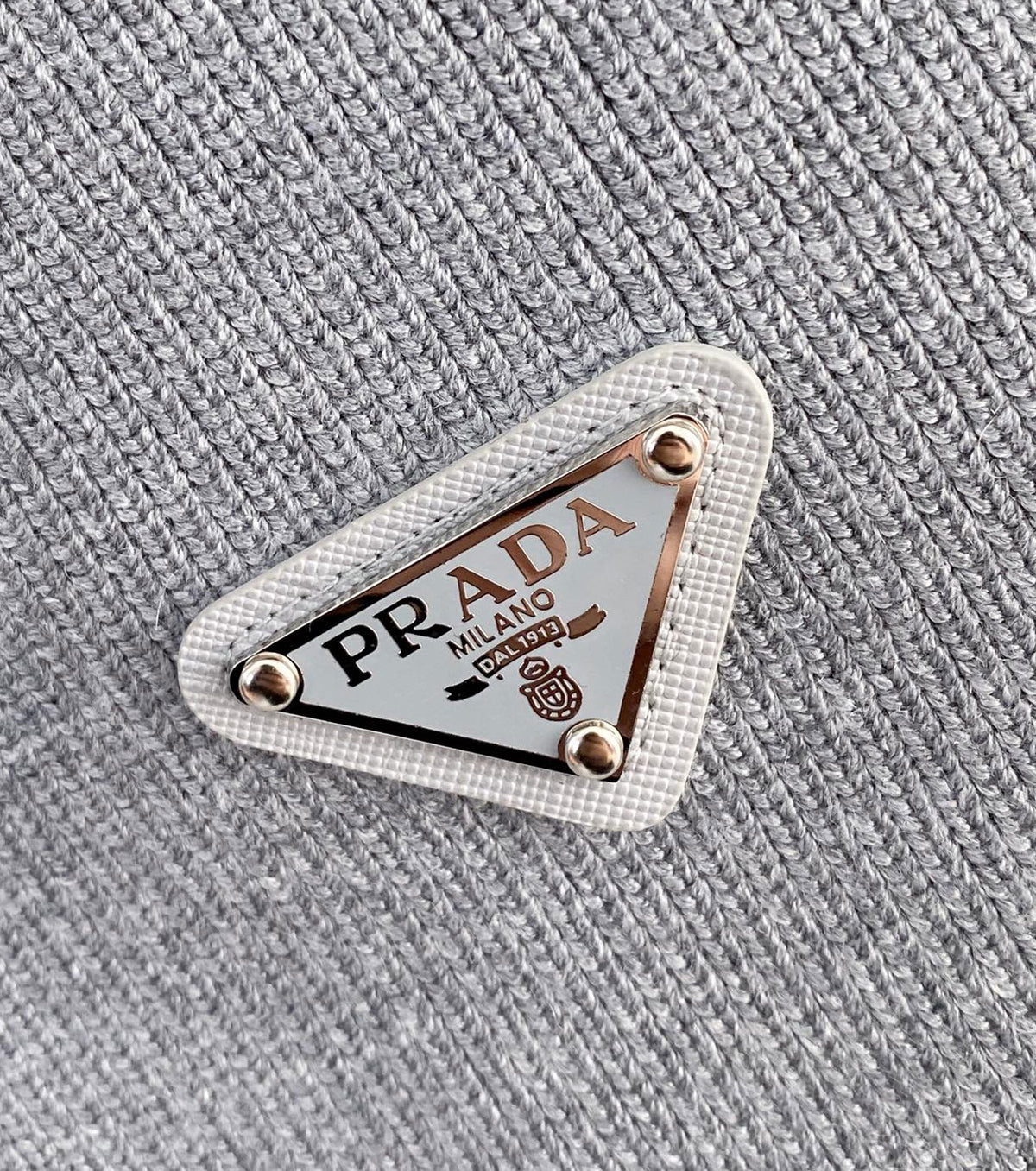 Вълнена жилетка с гъши пух