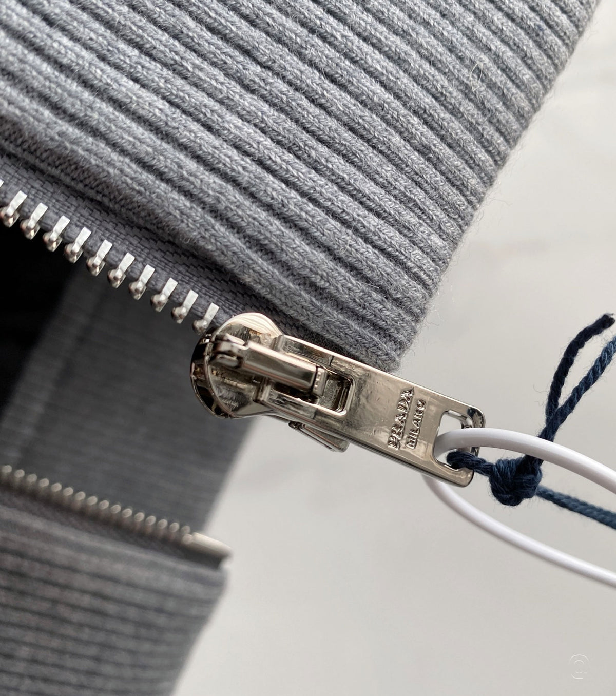 Вълнена жилетка с гъши пух