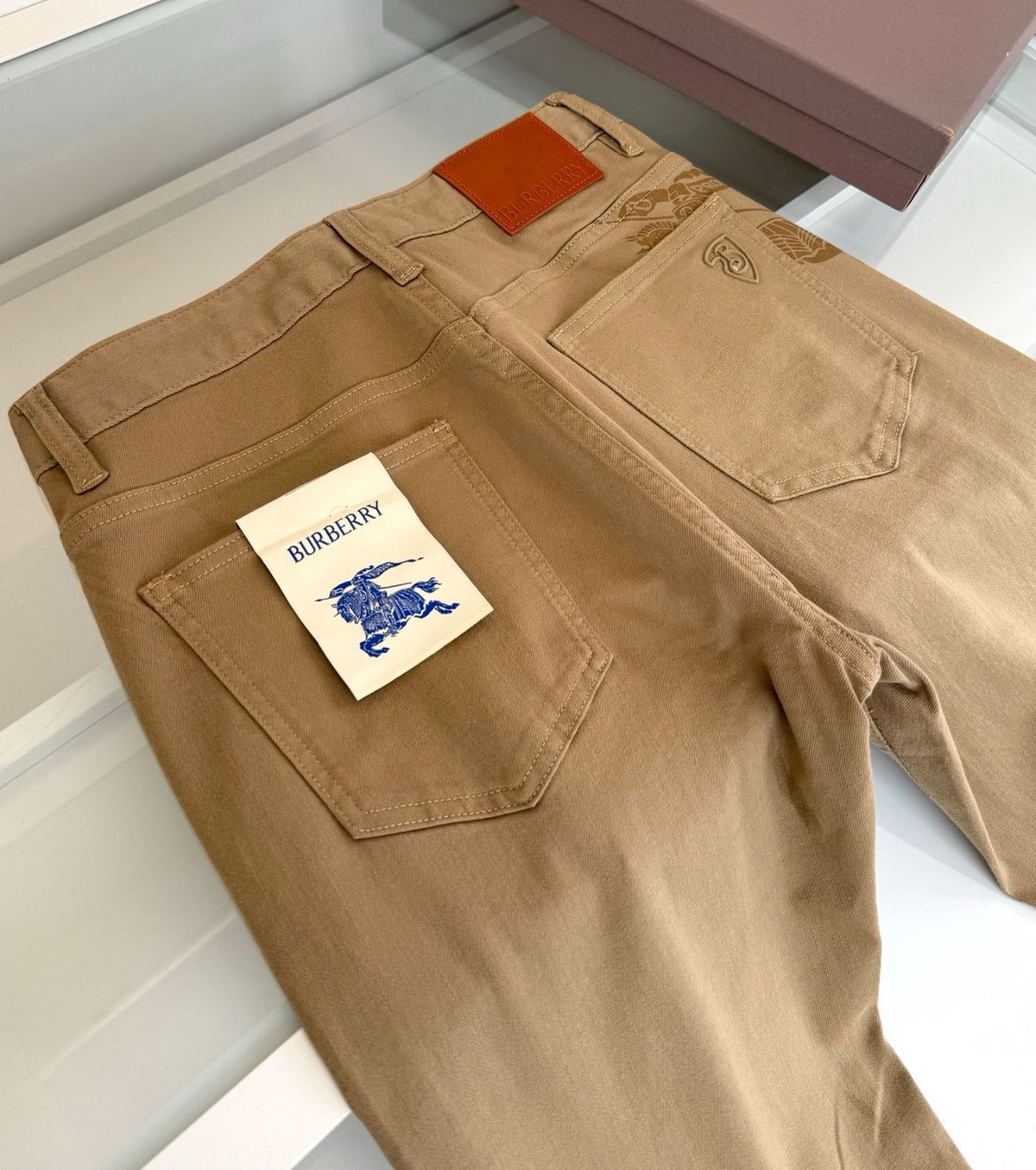 Прави дънки