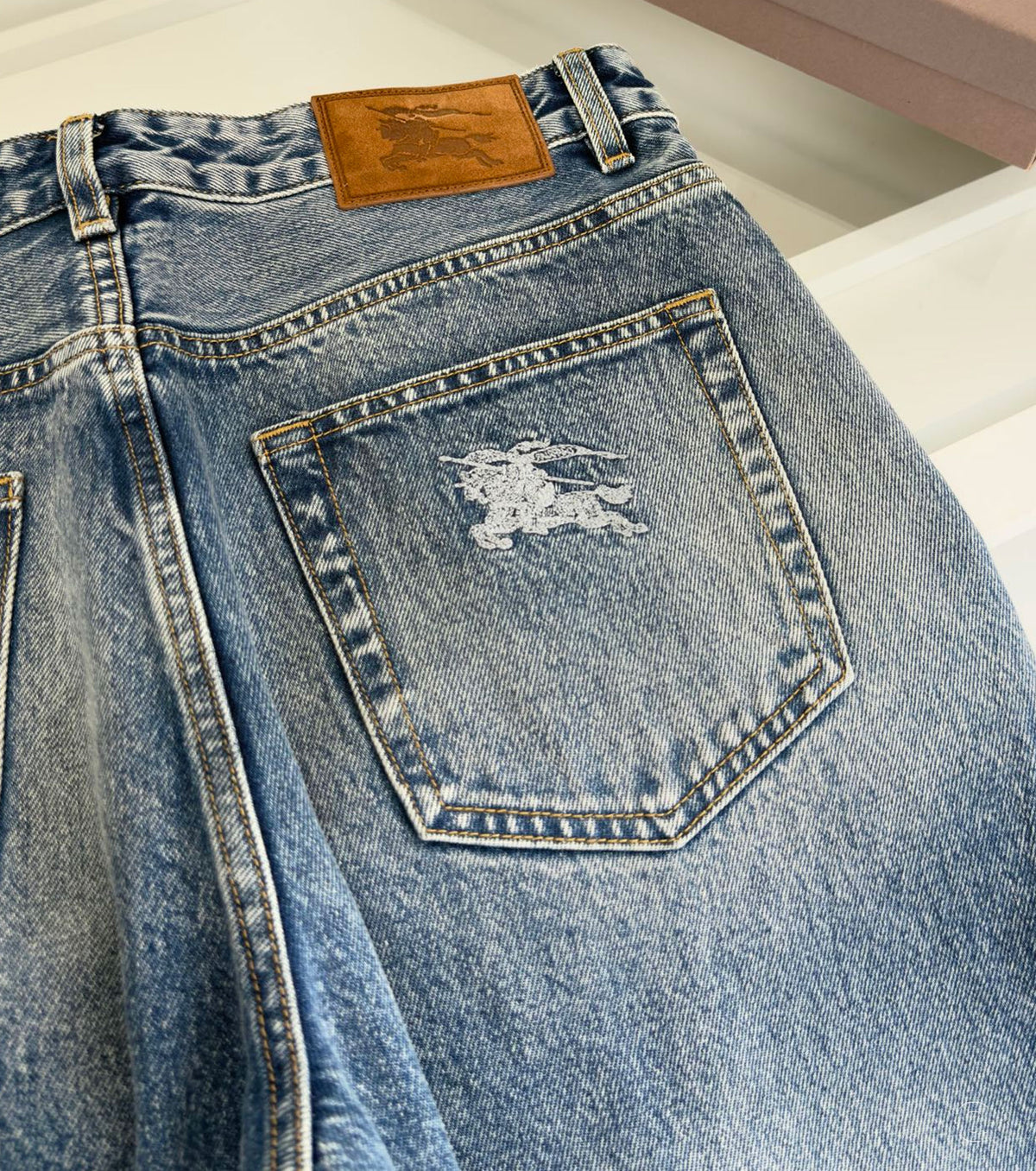 Мъжки дънки с права кройка