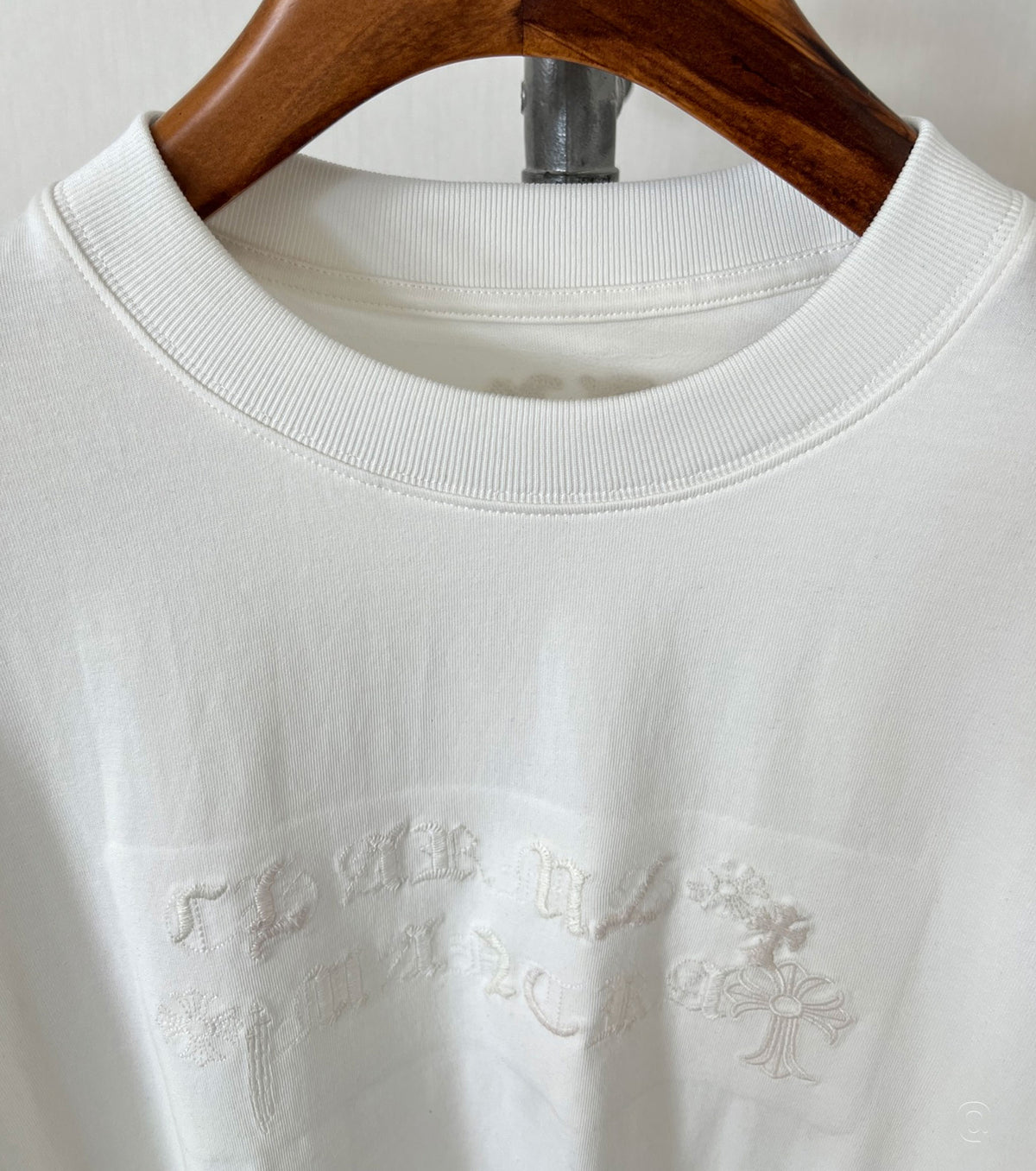 Мъжка бродирана тениска