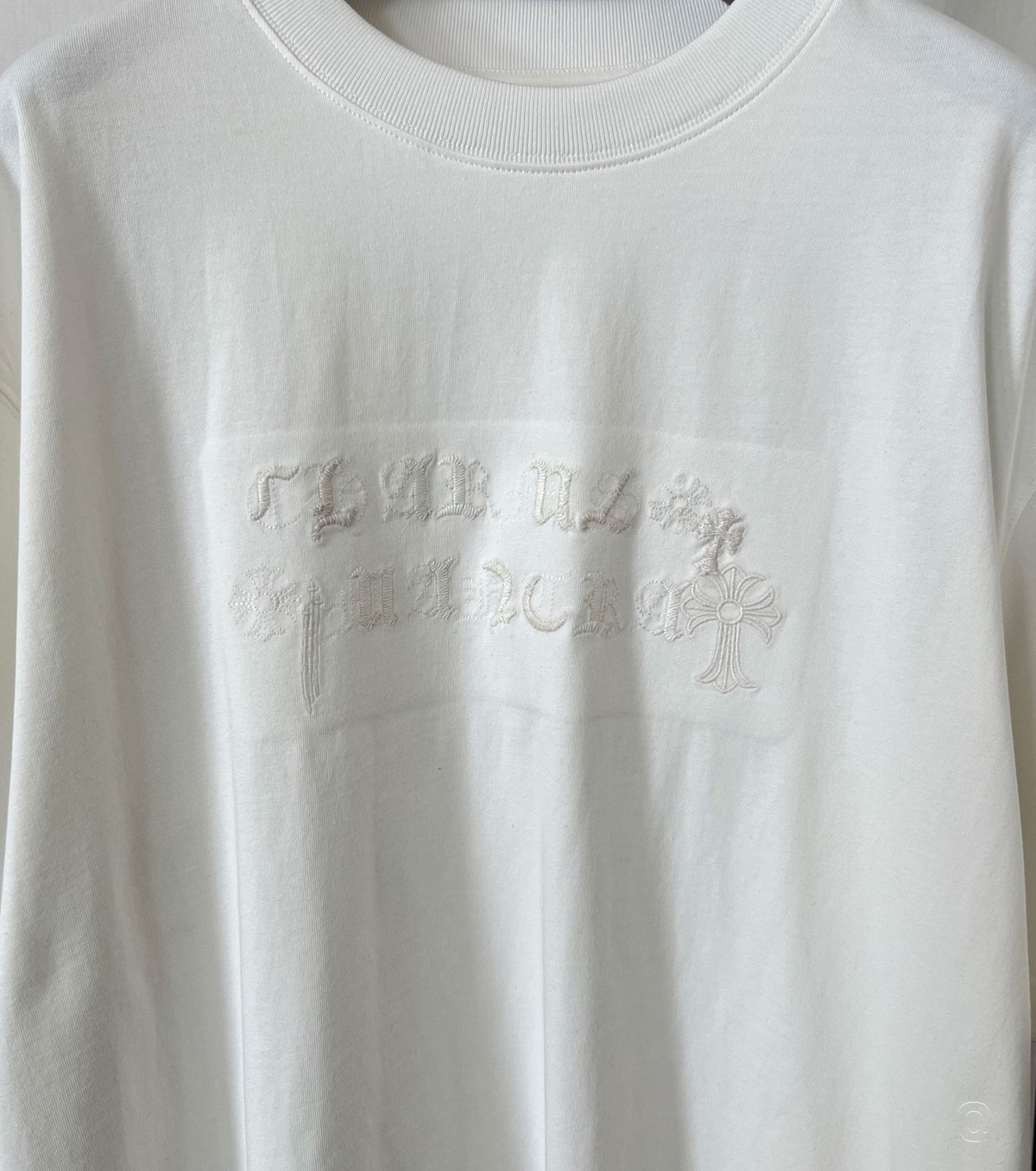 Мъжка бродирана тениска