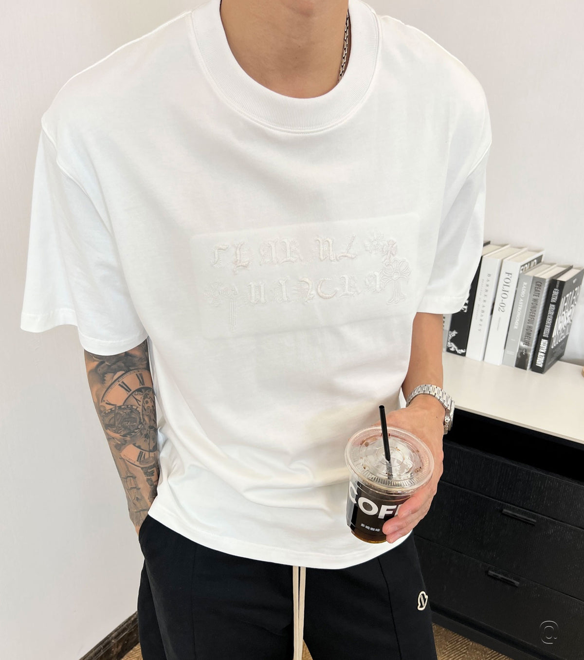 Мъжка бродирана тениска