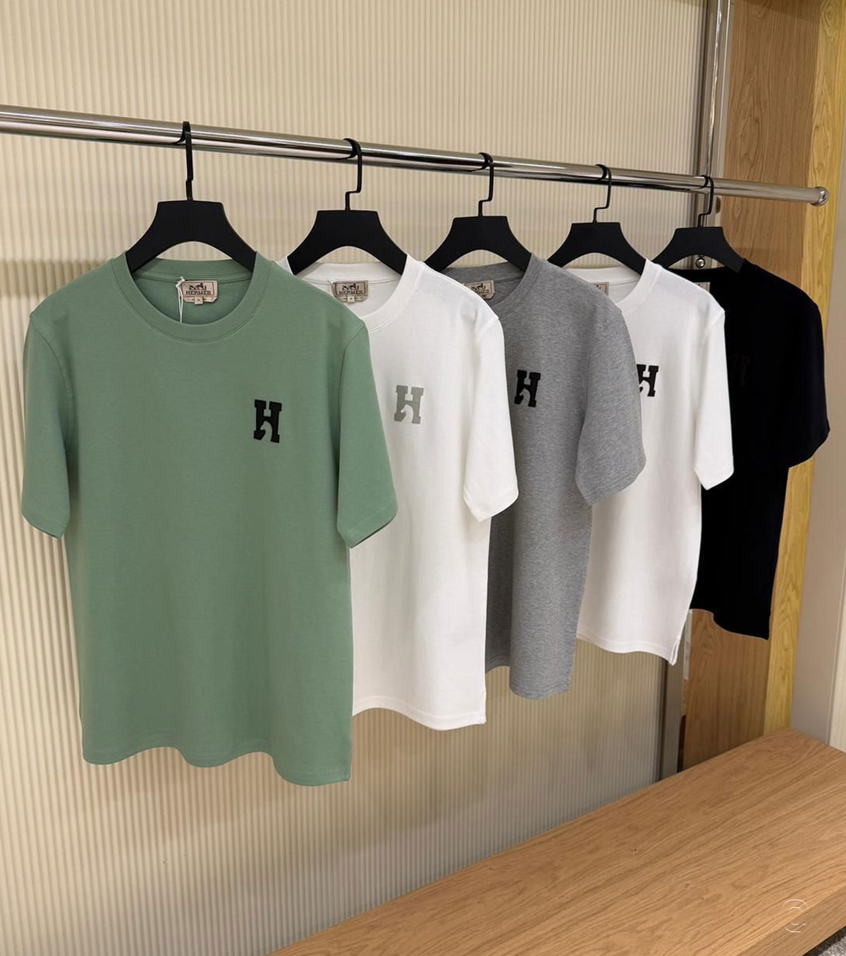 Тениска "H'Cheval" с кожен детайл 26-1145