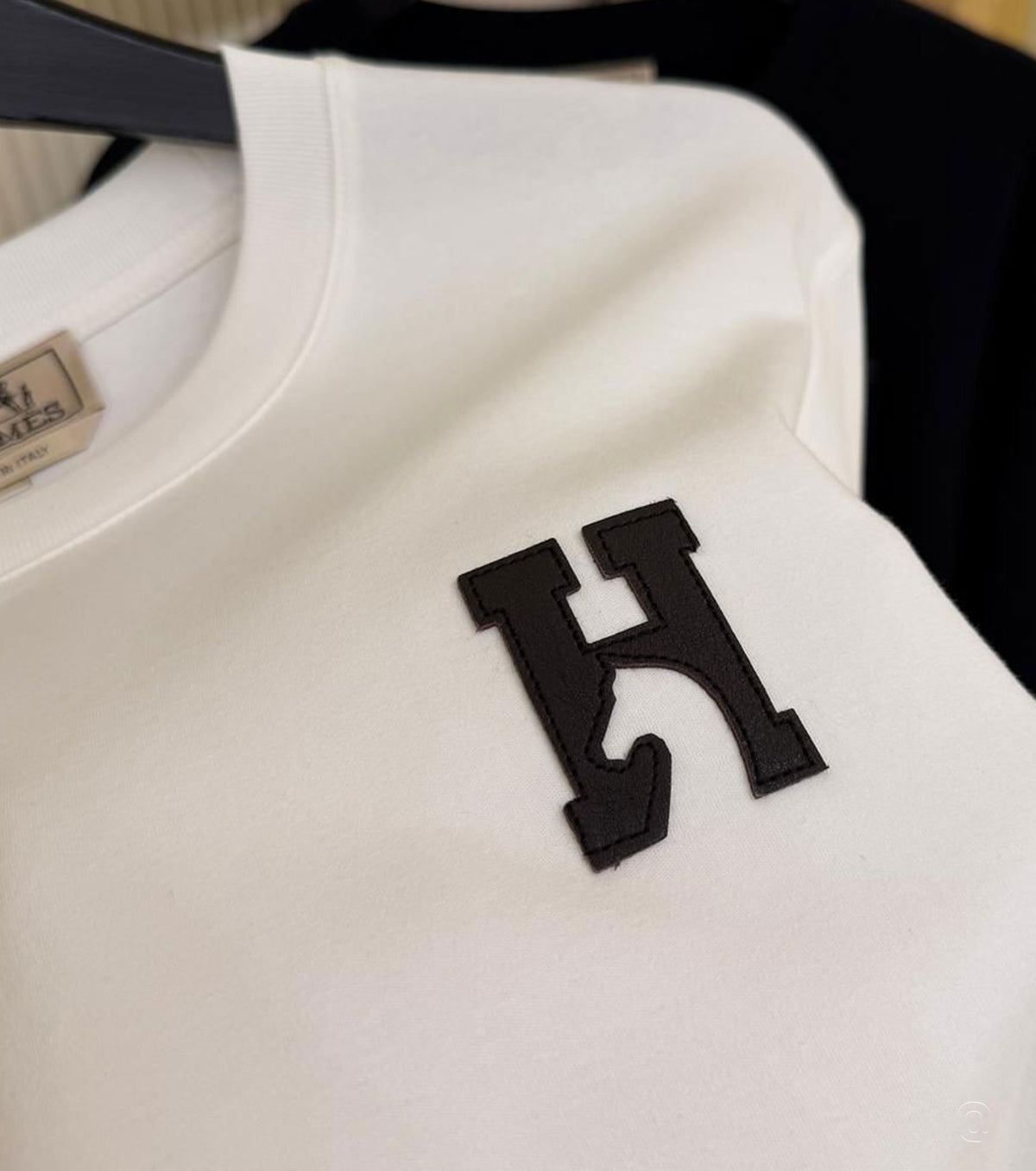 Тениска "H'Cheval" с кожен детайл 26-1145