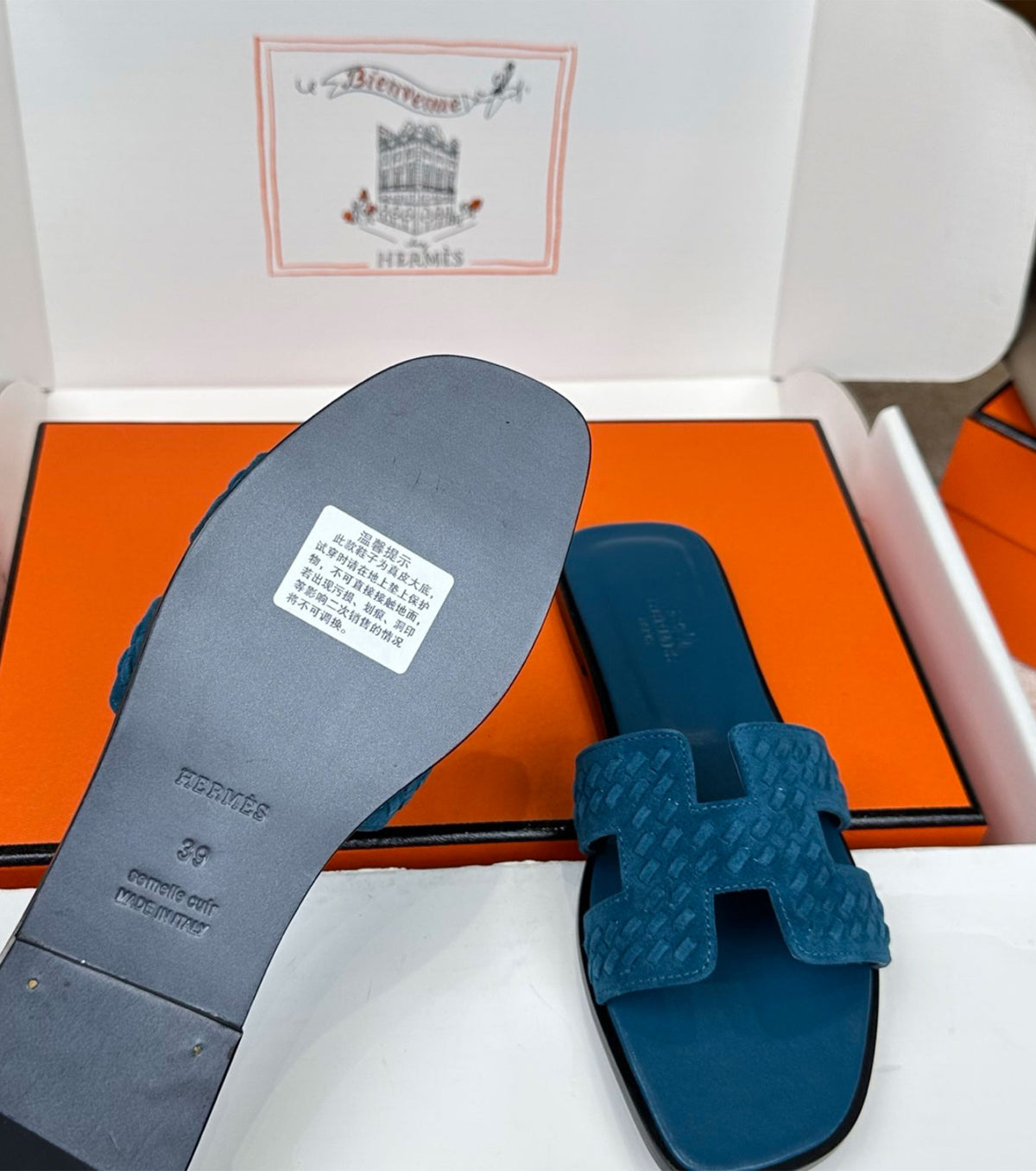 Oran sandal