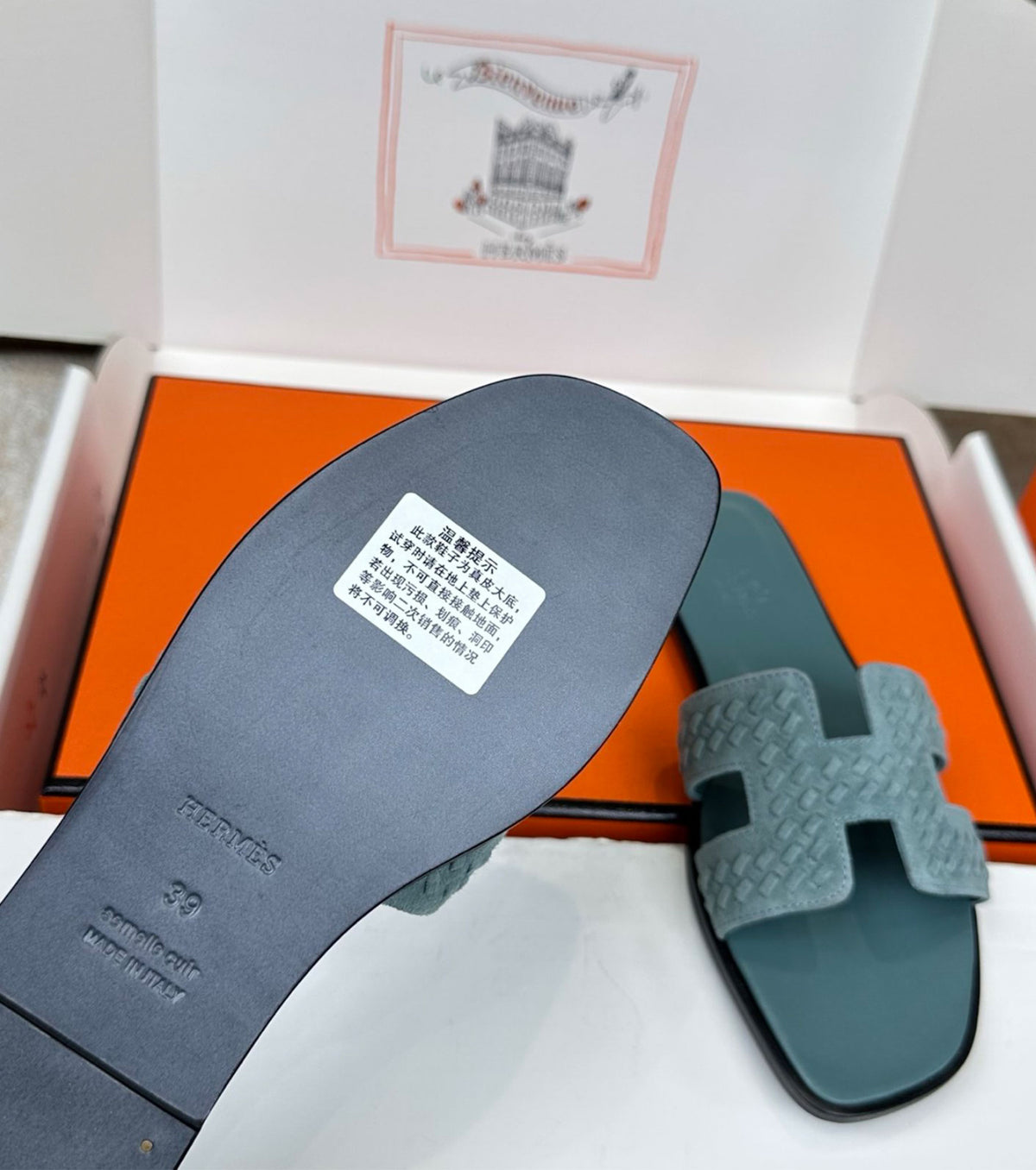 Oran sandal