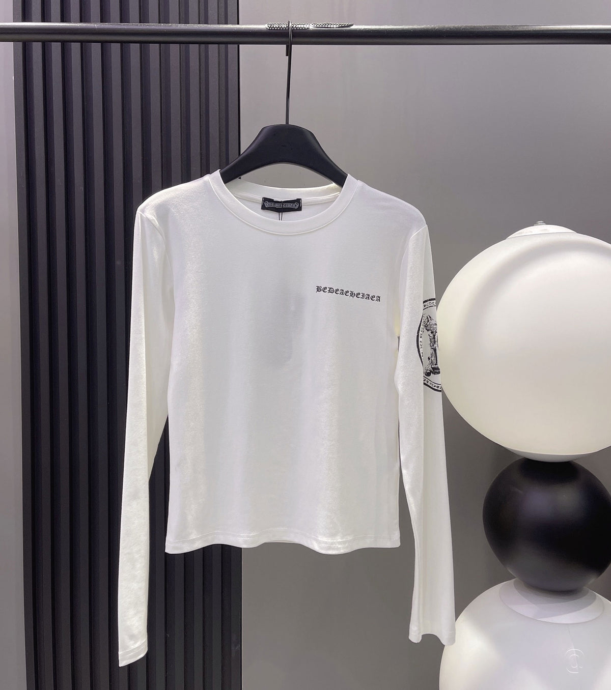 Women long-sleeved T-shirt