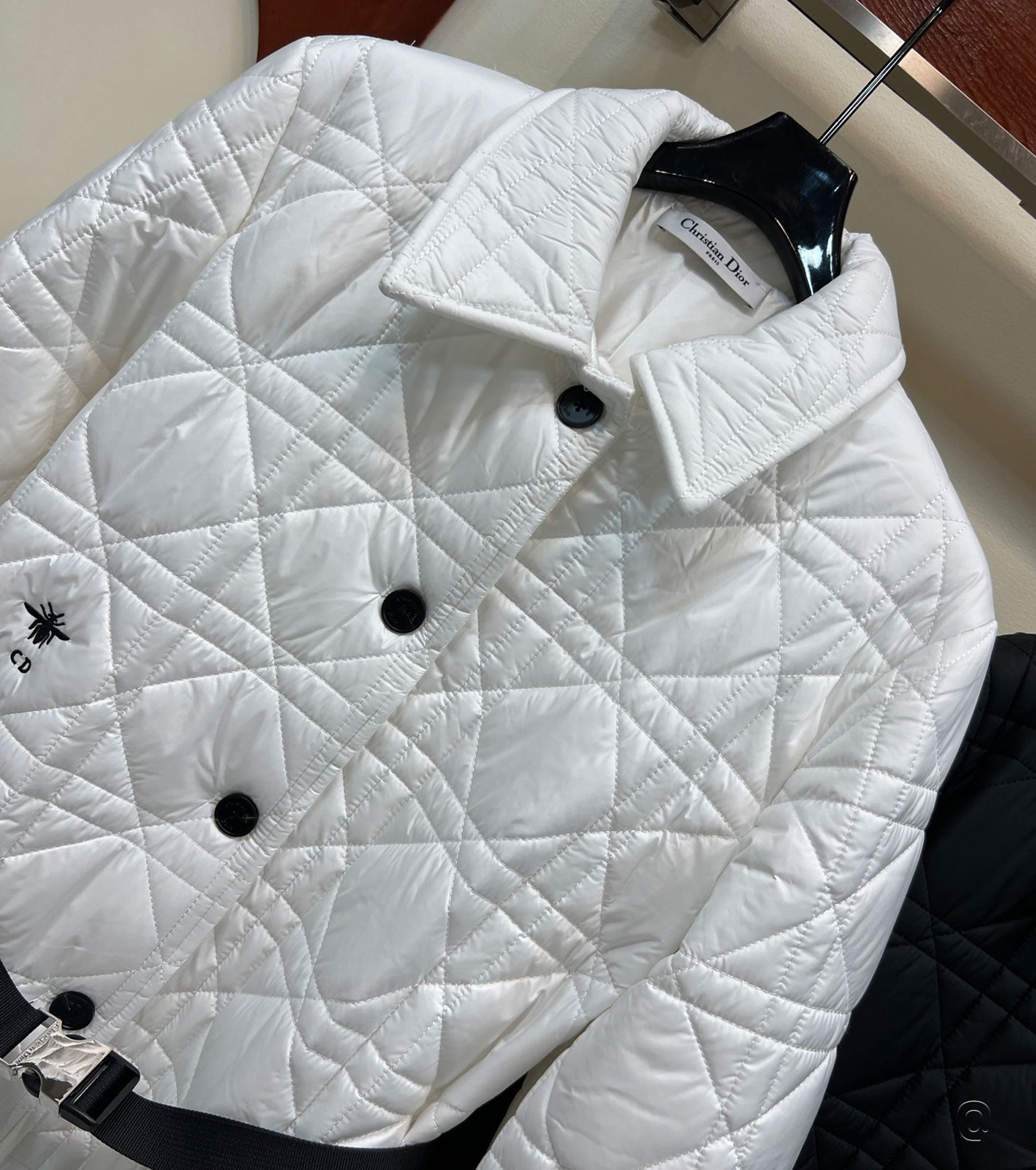 Дълго капитонирано яке с колан