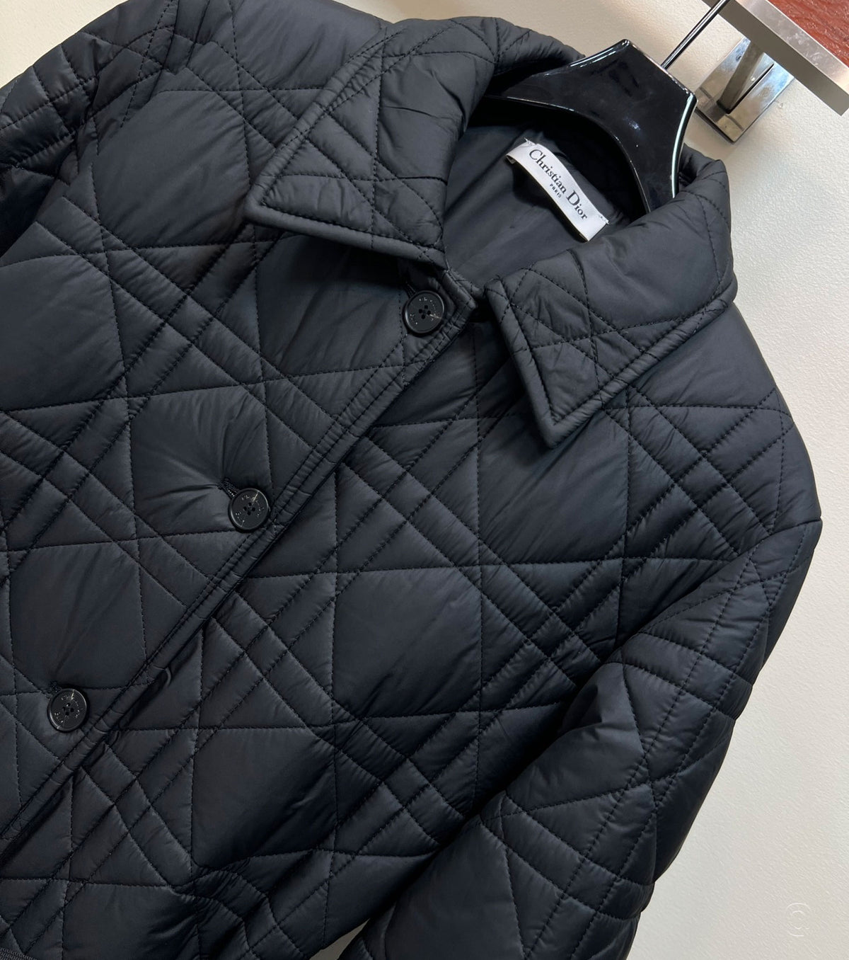 Дълго капитонирано яке с колан