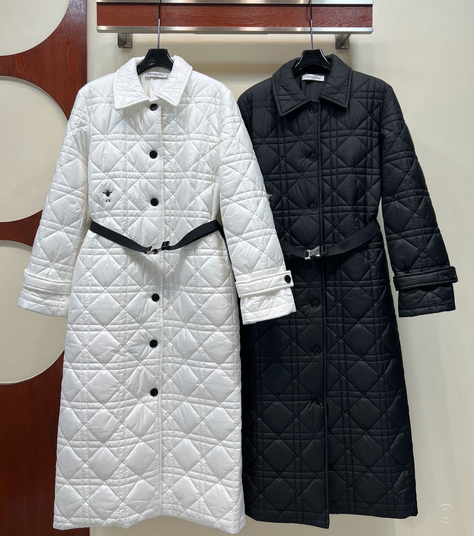 Дълго капитонирано яке с колан