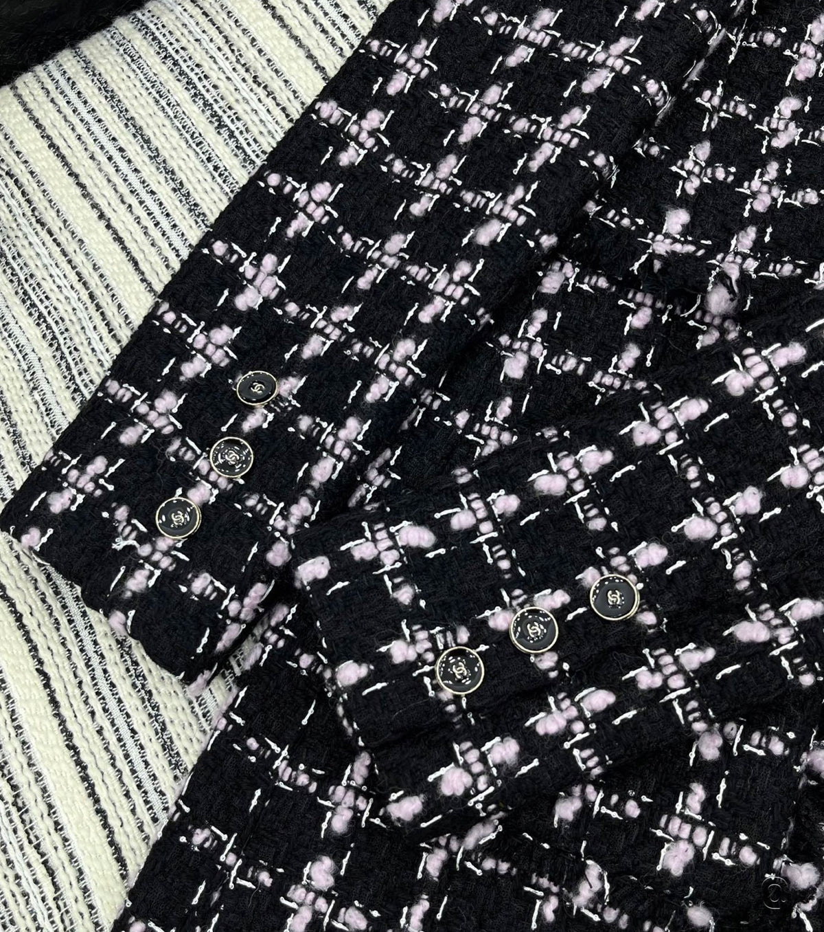 Дамско туидово палто