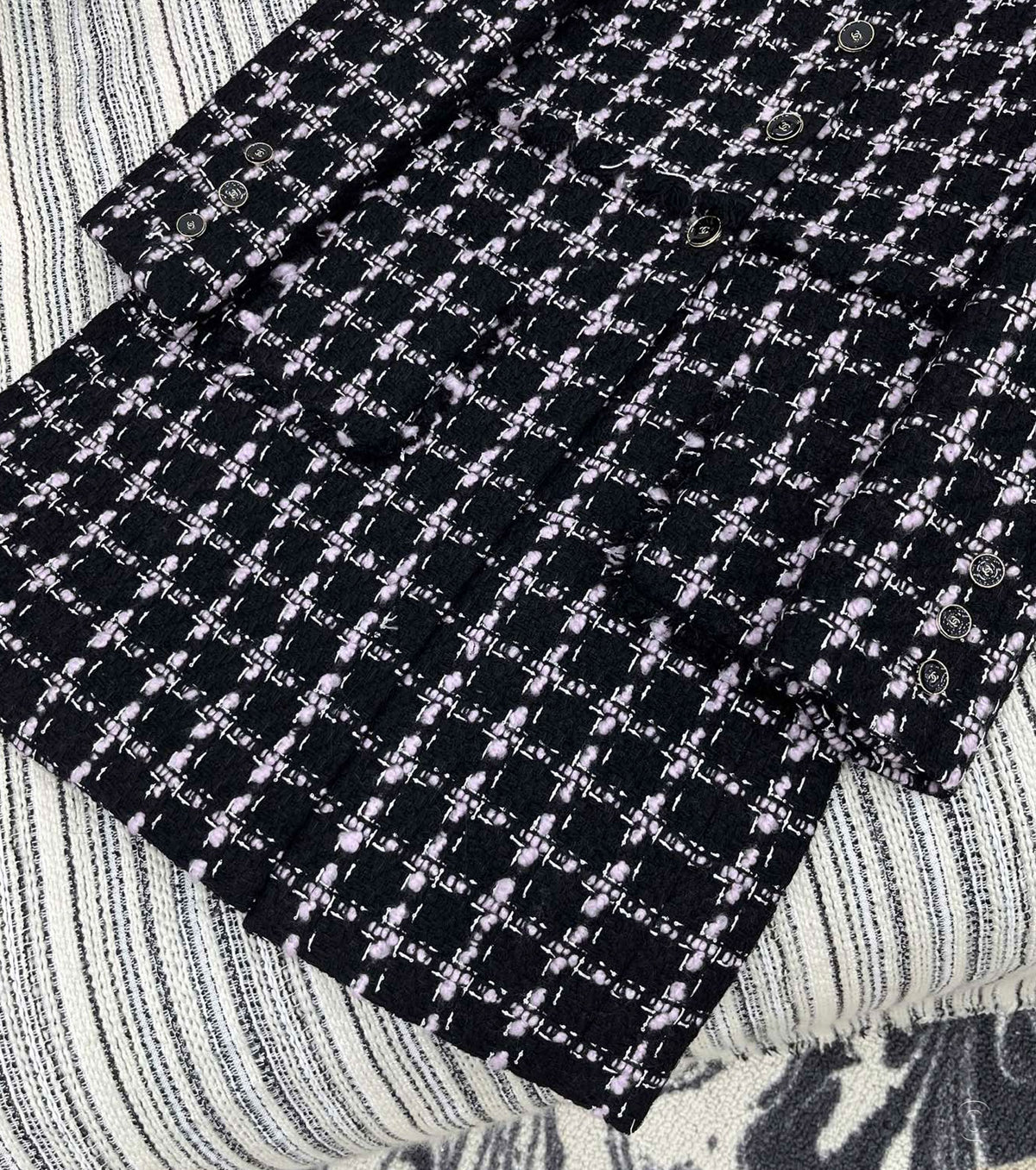 Дамско туидово палто