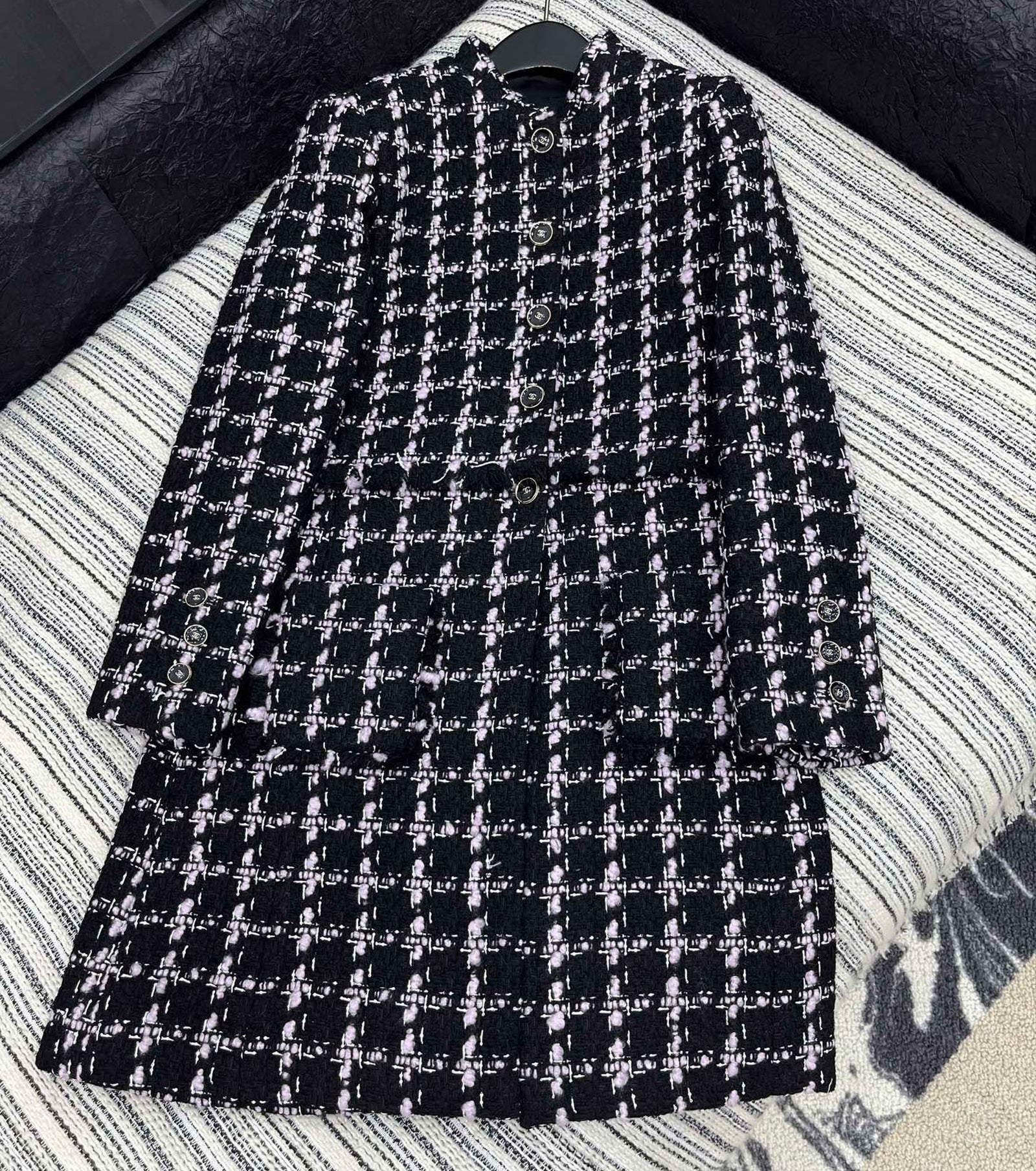 Дамско туидово палто