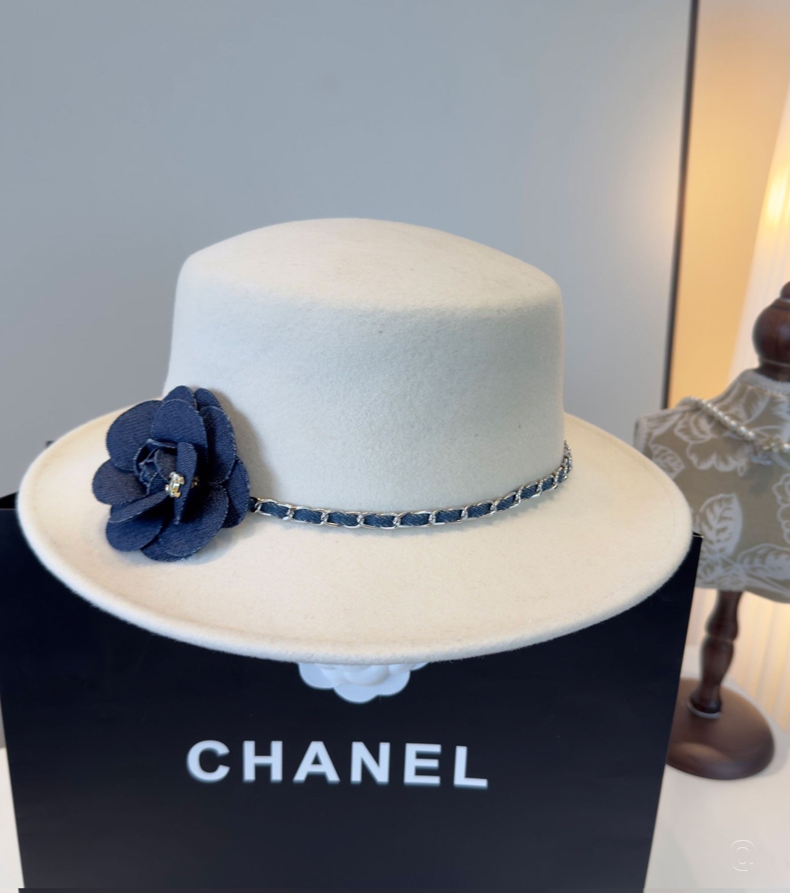 Дамска шапка