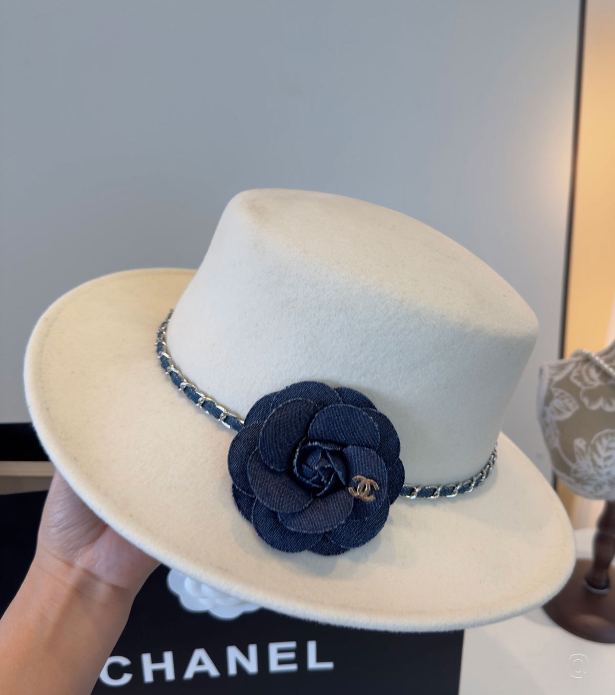 Дамска шапка