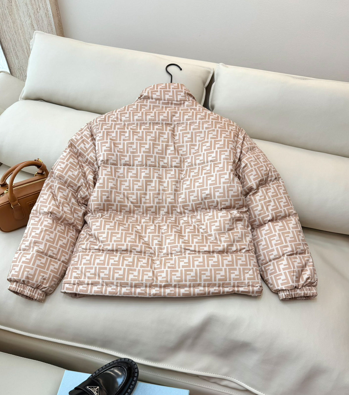 Дамско двулицево пухено яке