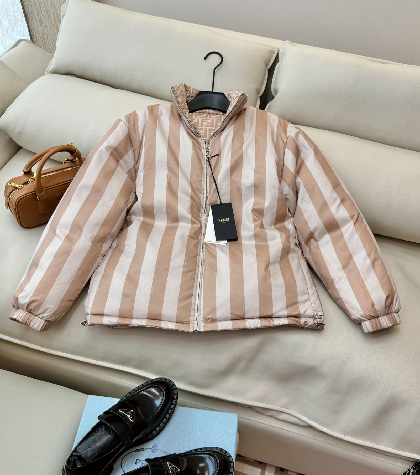 Дамско двулицево пухено яке